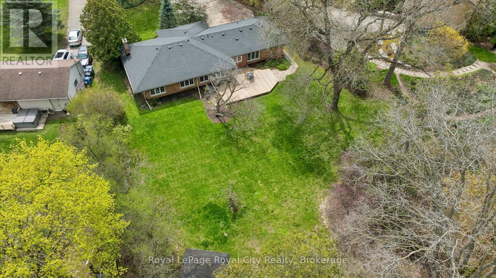












29 LYNWOOD PLACE

,
Guelph (Dovercliffe Park/Old University),




Ontario
N1G2V9

