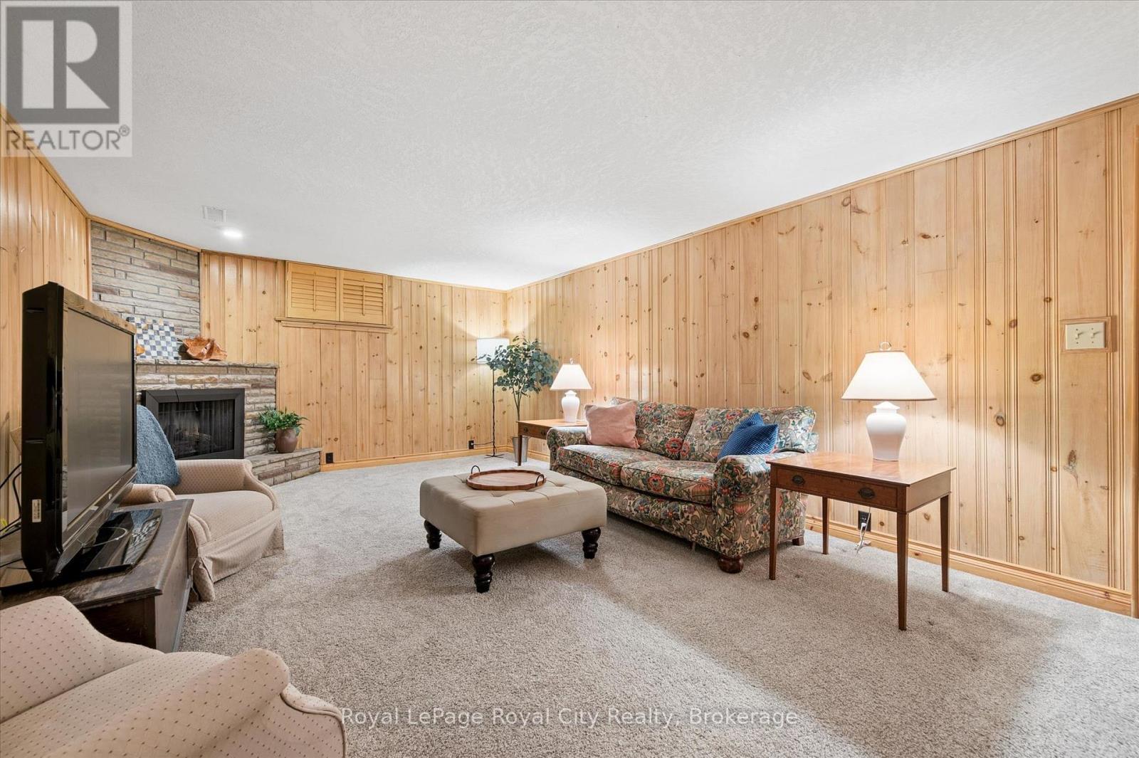 












29 LYNWOOD PLACE

,
Guelph (Dovercliffe Park/Old University),




Ontario
N1G2V9

