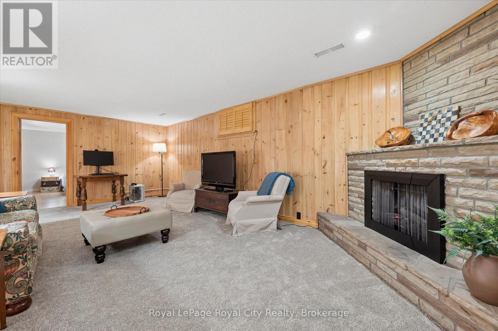 












29 LYNWOOD PLACE

,
Guelph (Dovercliffe Park/Old University),




Ontario
N1G2V9

