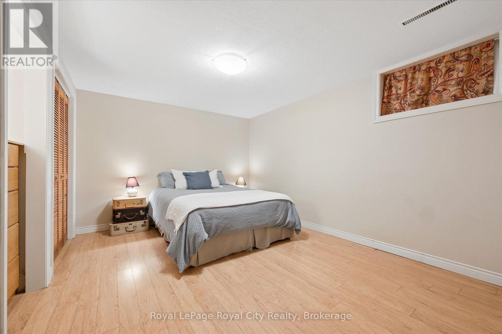 












29 LYNWOOD PLACE

,
Guelph (Dovercliffe Park/Old University),




Ontario
N1G2V9

