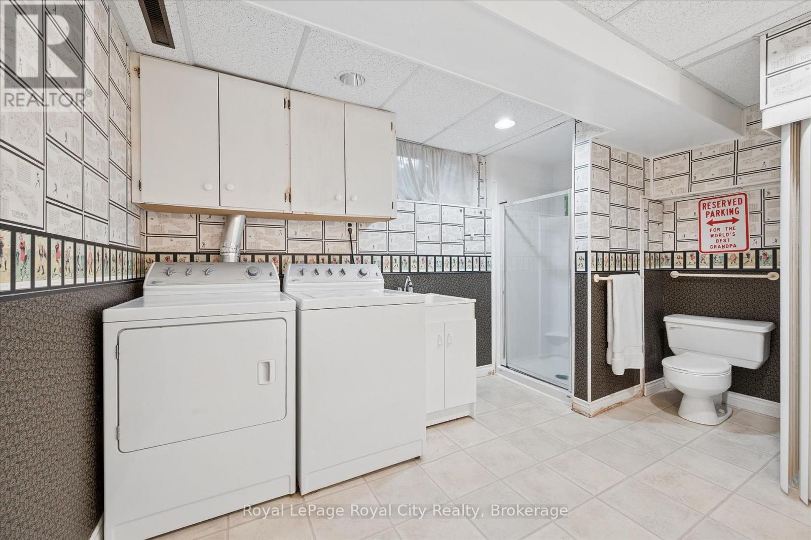 












29 LYNWOOD PLACE

,
Guelph (Dovercliffe Park/Old University),




Ontario
N1G2V9

