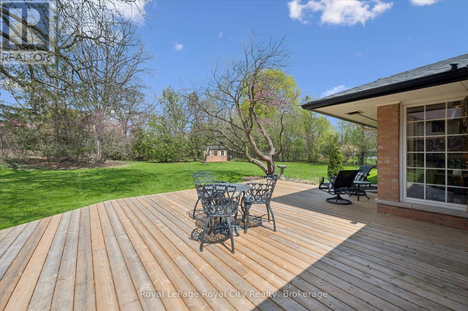 












29 LYNWOOD PLACE

,
Guelph (Dovercliffe Park/Old University),




Ontario
N1G2V9

