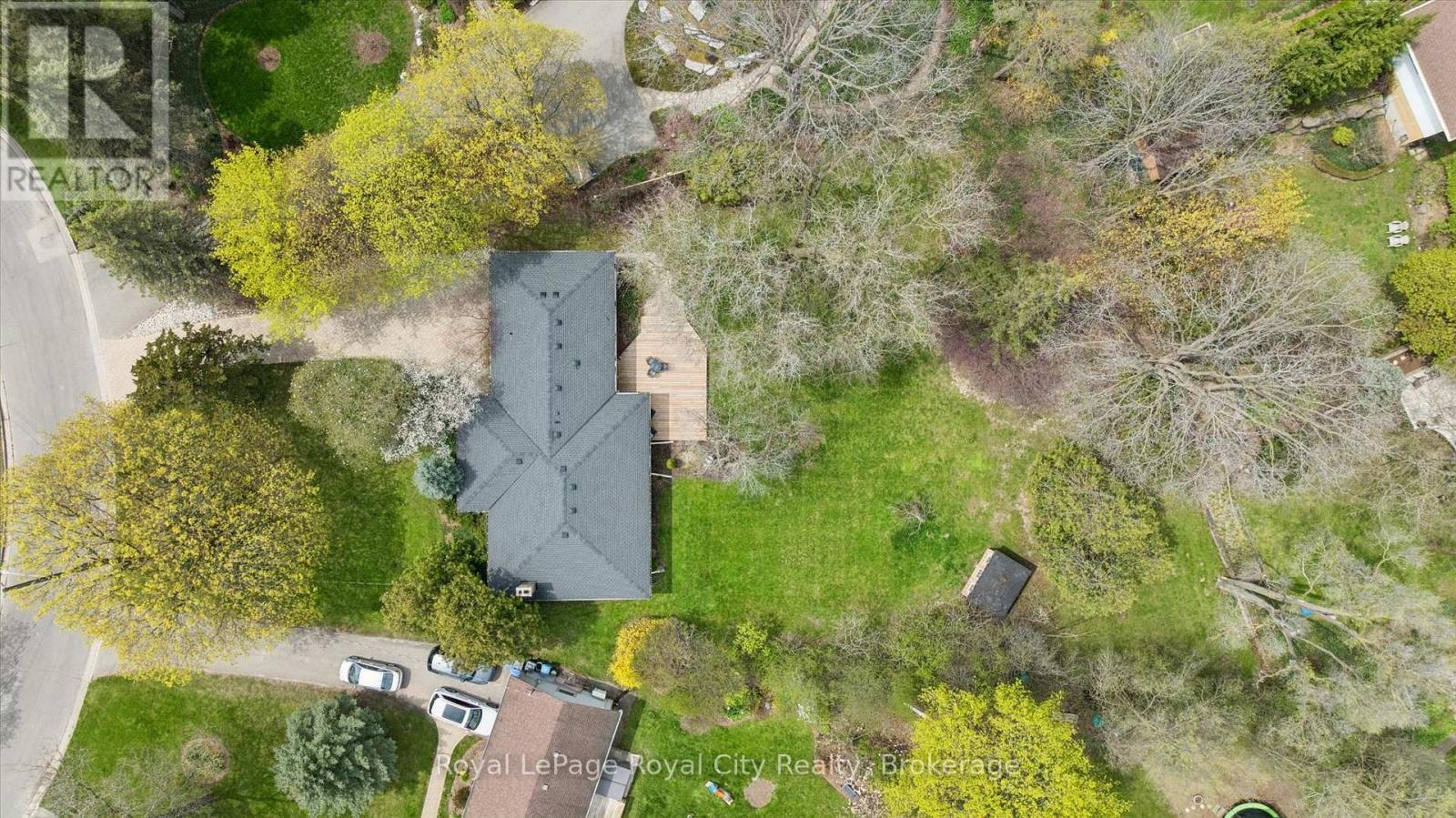 












29 LYNWOOD PLACE

,
Guelph (Dovercliffe Park/Old University),




Ontario
N1G2V9

