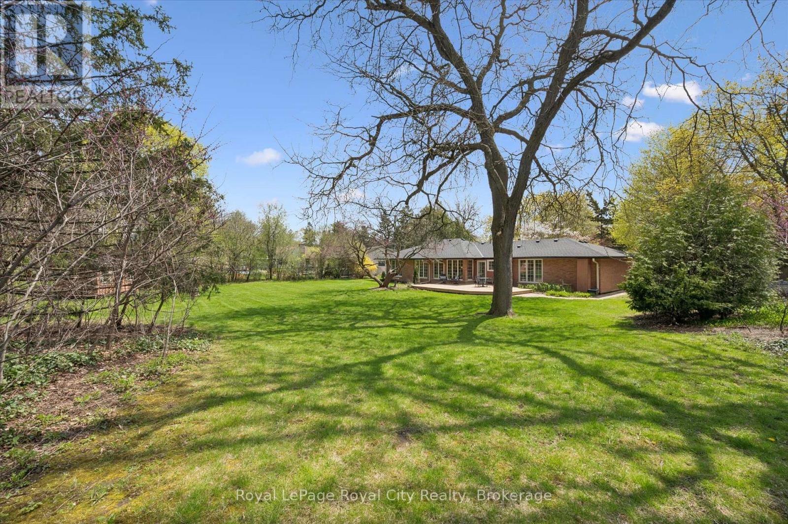 












29 LYNWOOD PLACE

,
Guelph (Dovercliffe Park/Old University),




Ontario
N1G2V9

