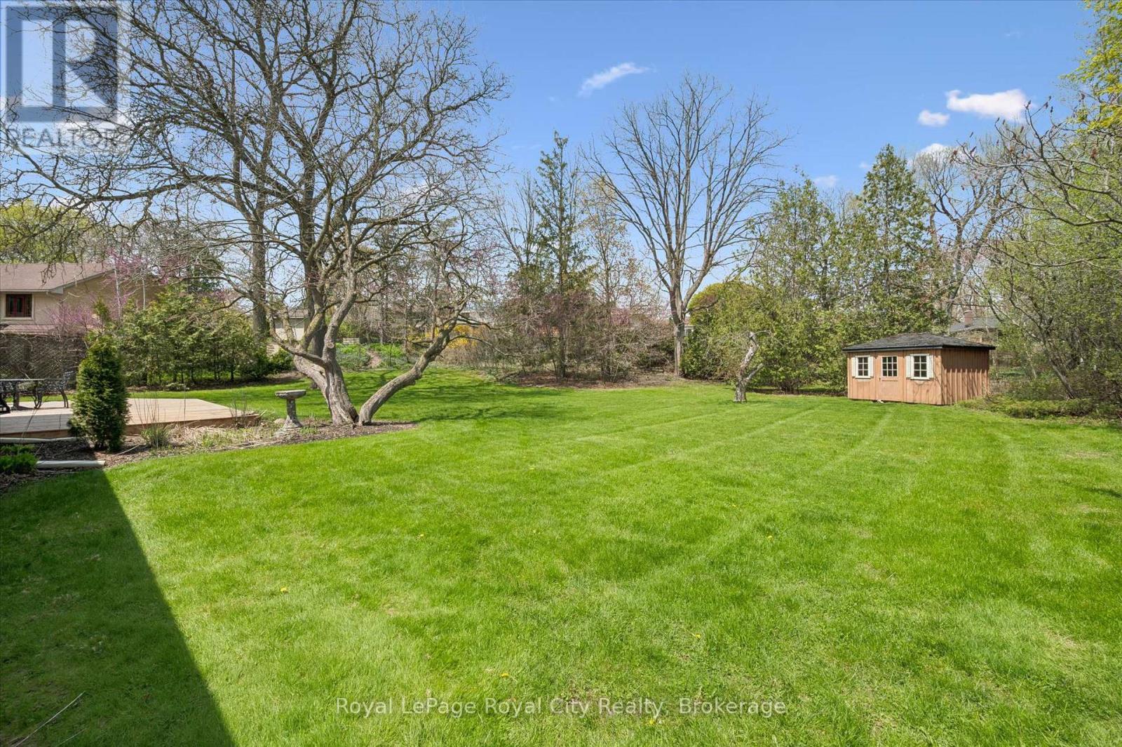 












29 LYNWOOD PLACE

,
Guelph (Dovercliffe Park/Old University),




Ontario
N1G2V9

