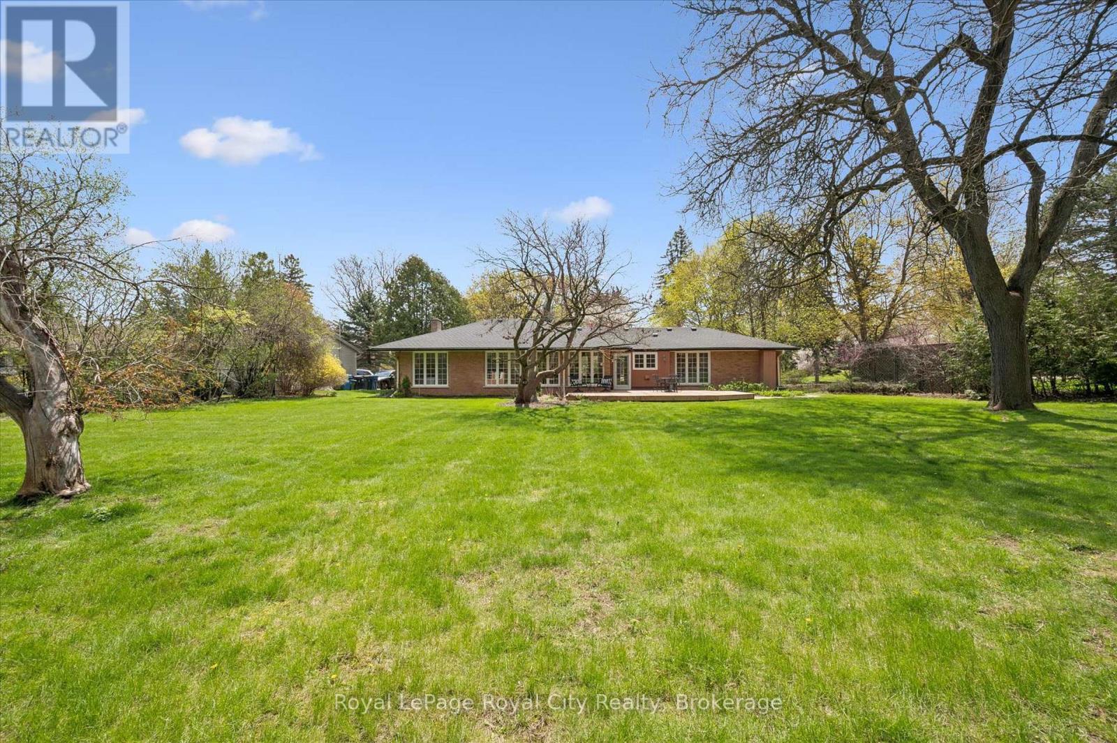 












29 LYNWOOD PLACE

,
Guelph (Dovercliffe Park/Old University),




Ontario
N1G2V9

