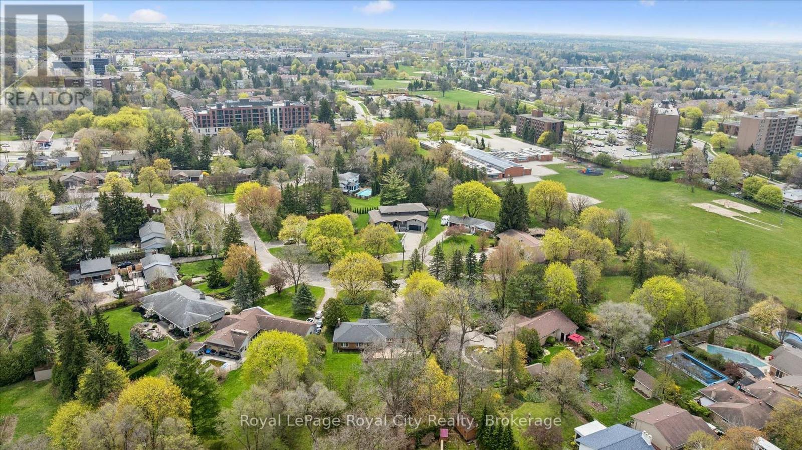 












29 LYNWOOD PLACE

,
Guelph (Dovercliffe Park/Old University),




Ontario
N1G2V9

