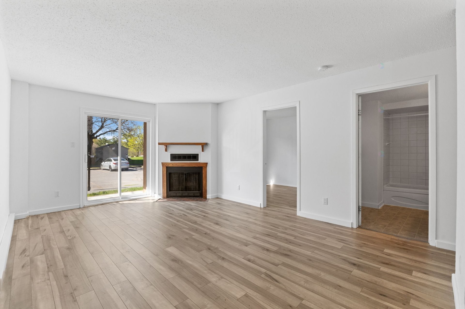 









387


Boul. St-Raymond

,
Gatineau (Hull),




QC
J9A1X3

