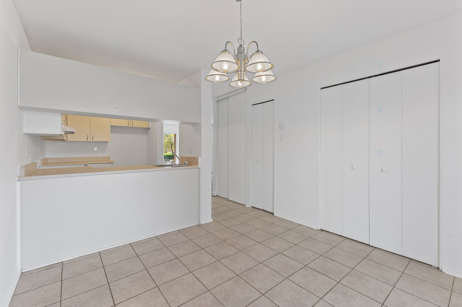 









387


Boul. St-Raymond

,
Gatineau (Hull),




QC
J9A1X3

