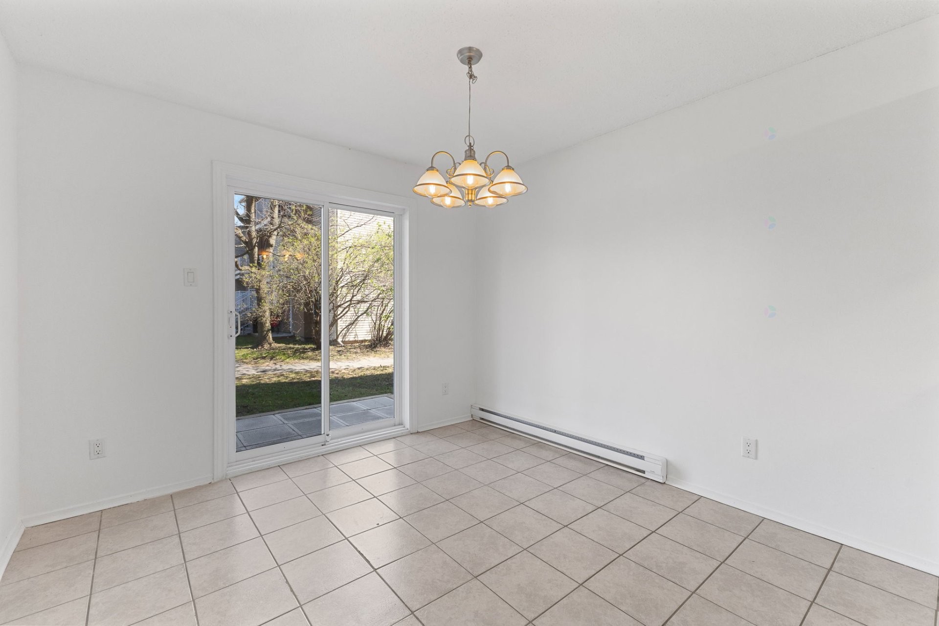 









387


Boul. St-Raymond

,
Gatineau (Hull),




QC
J9A1X3

