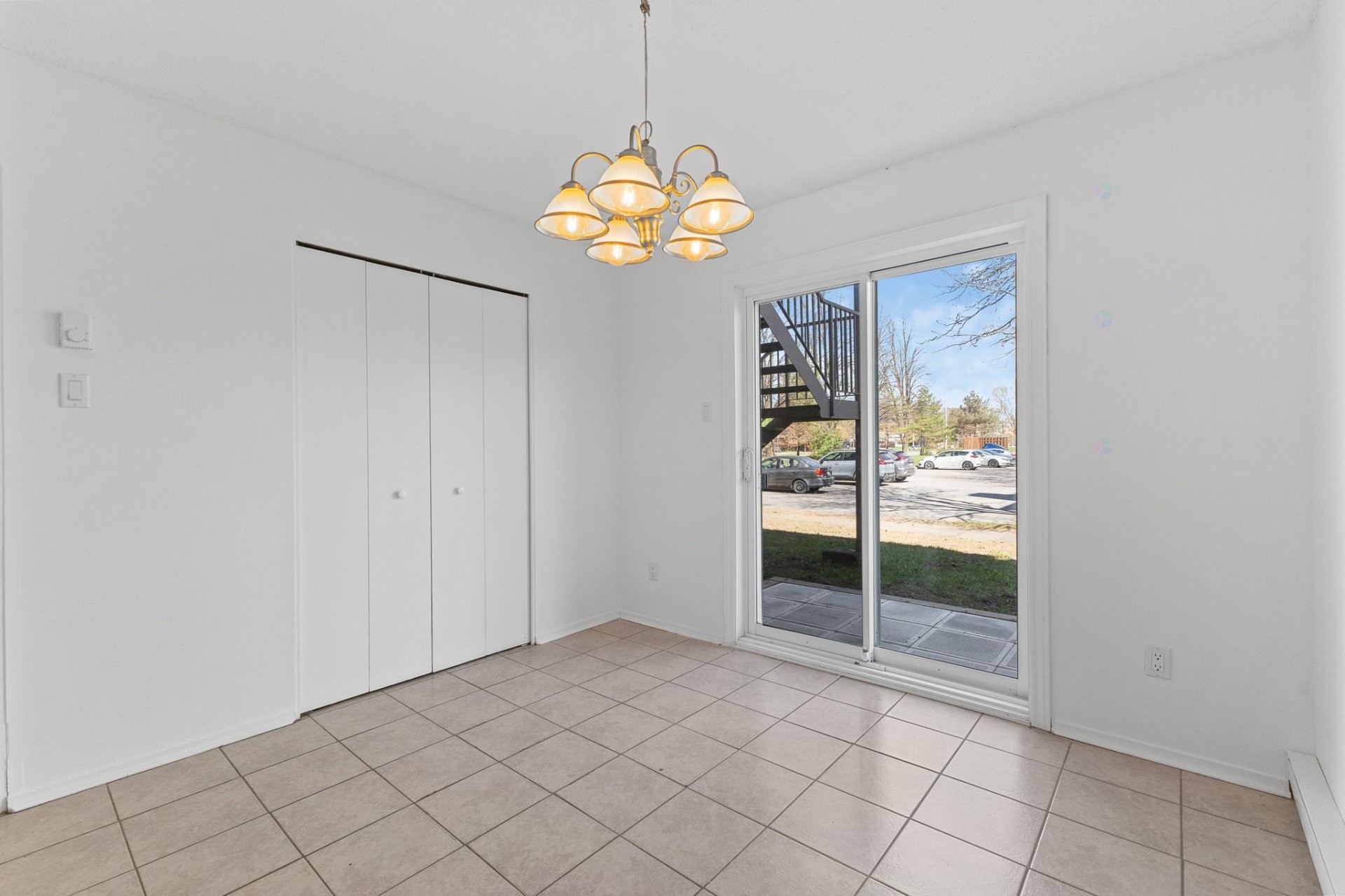 









387


Boul. St-Raymond

,
Gatineau (Hull),




QC
J9A1X3

