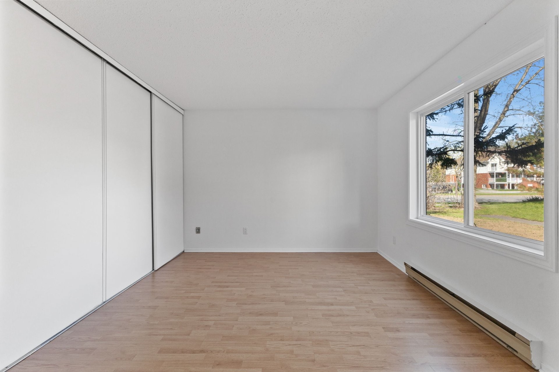 









387


Boul. St-Raymond

,
Gatineau (Hull),




QC
J9A1X3

