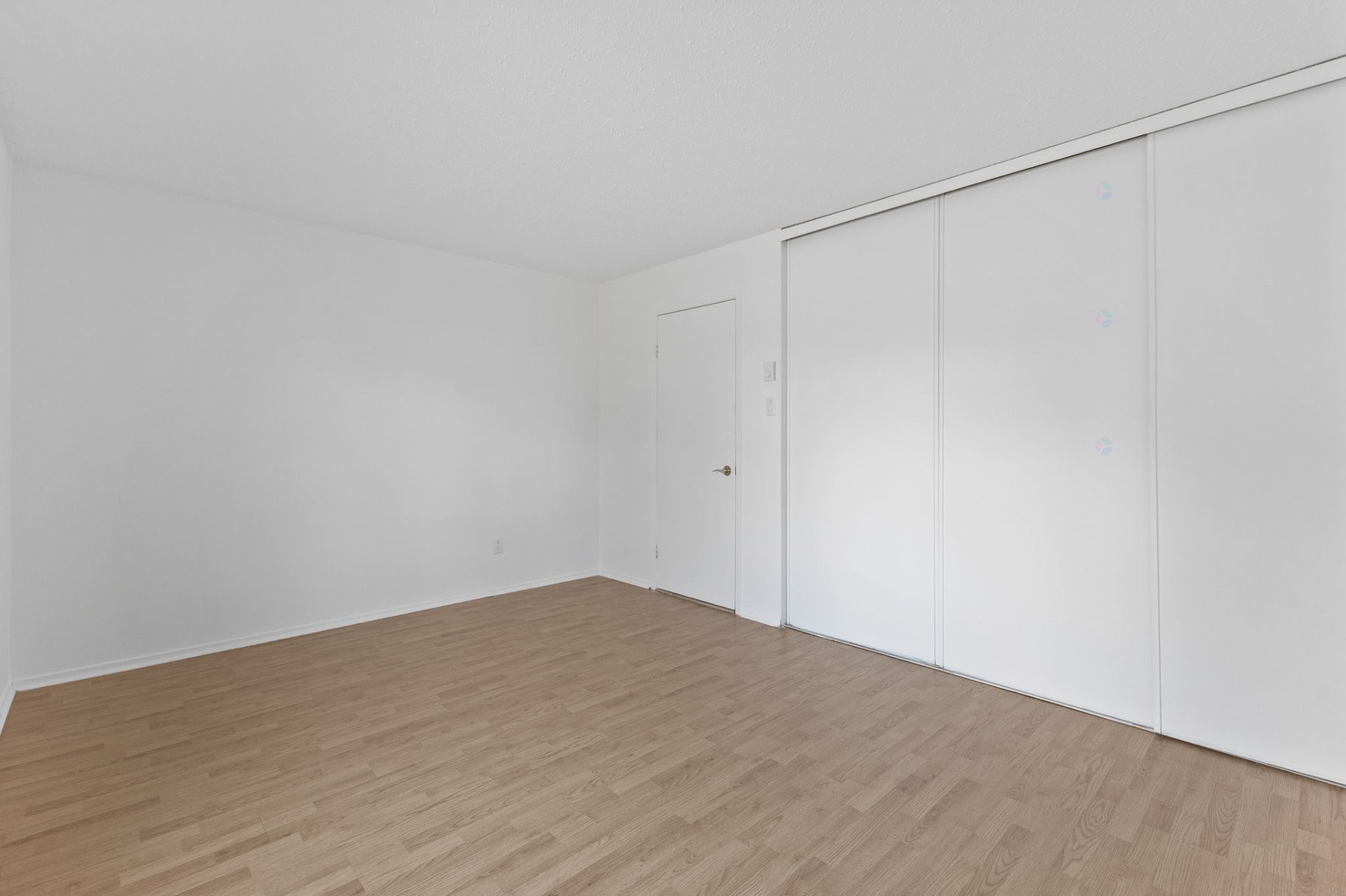 









387


Boul. St-Raymond

,
Gatineau (Hull),




QC
J9A1X3

