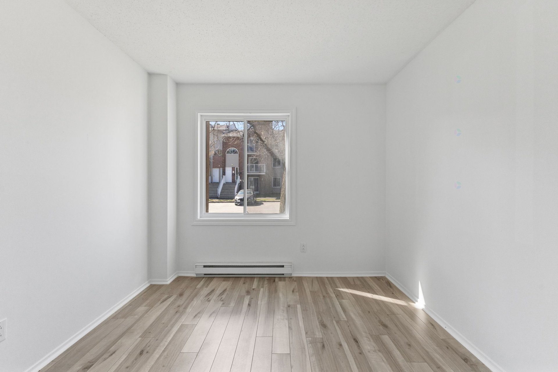 









387


Boul. St-Raymond

,
Gatineau (Hull),




QC
J9A1X3

