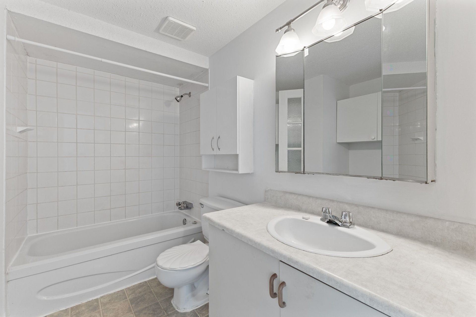 









387


Boul. St-Raymond

,
Gatineau (Hull),




QC
J9A1X3

