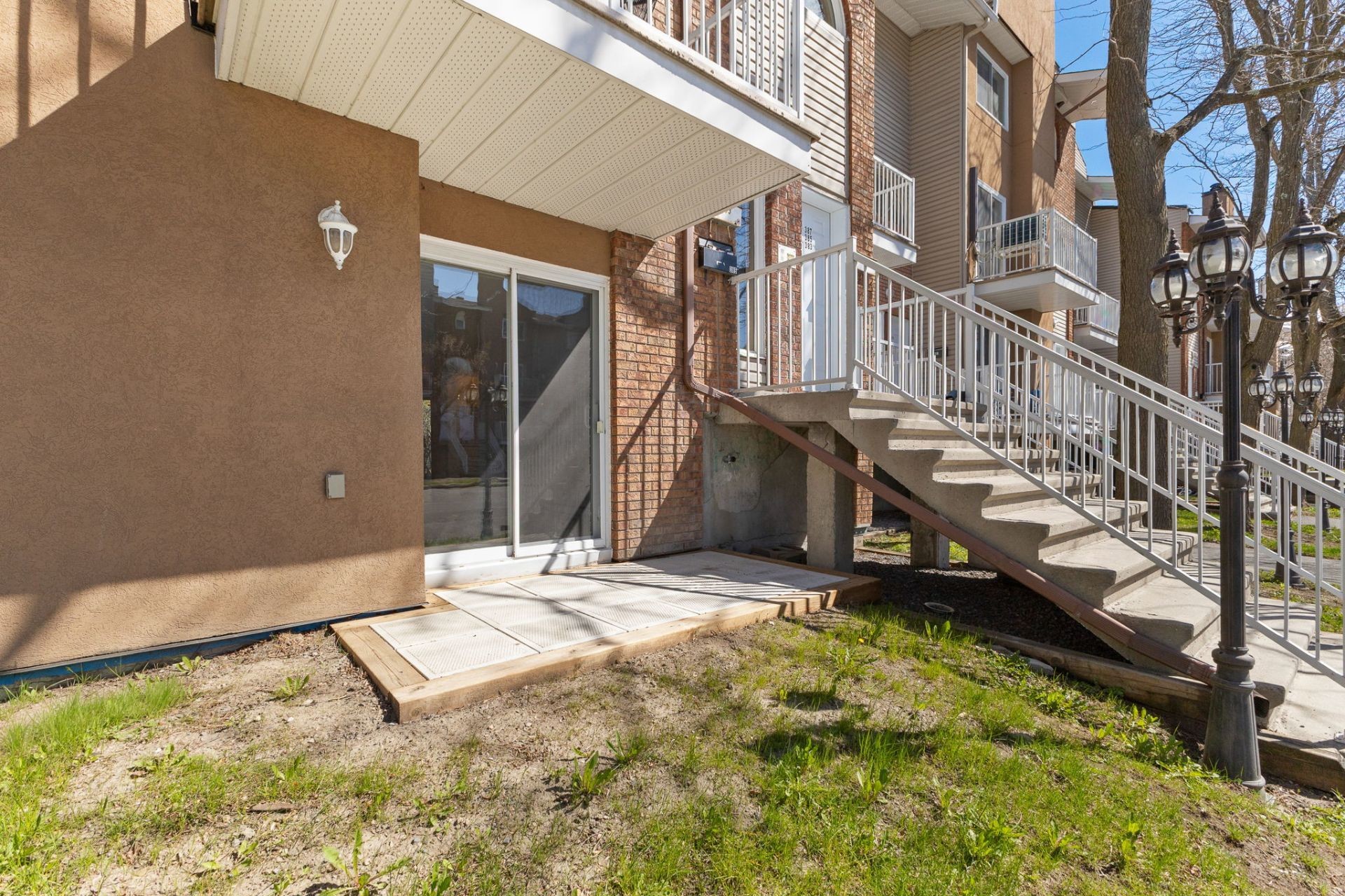 









387


Boul. St-Raymond

,
Gatineau (Hull),




QC
J9A1X3

