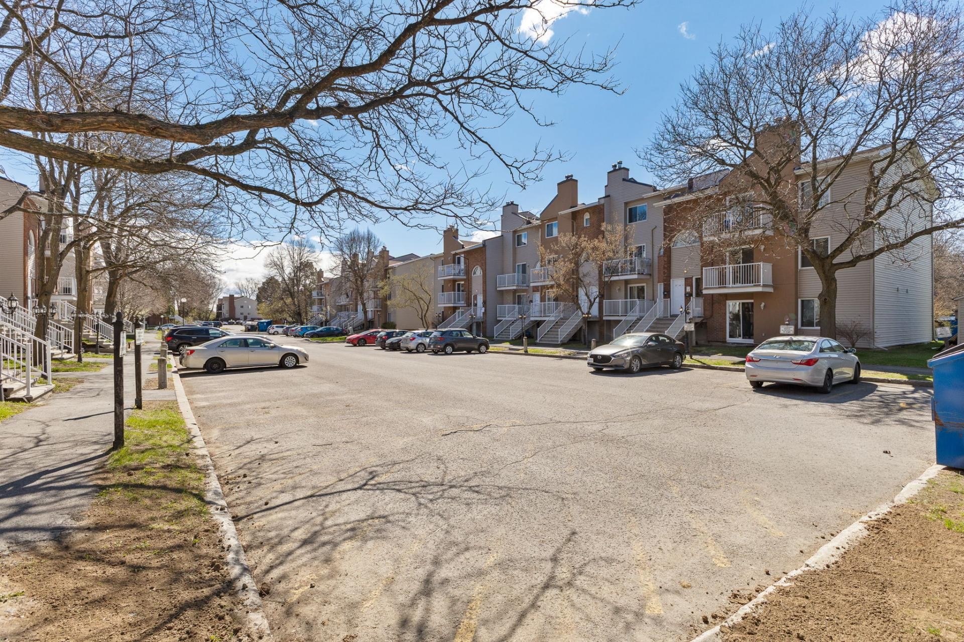 









387


Boul. St-Raymond

,
Gatineau (Hull),




QC
J9A1X3

