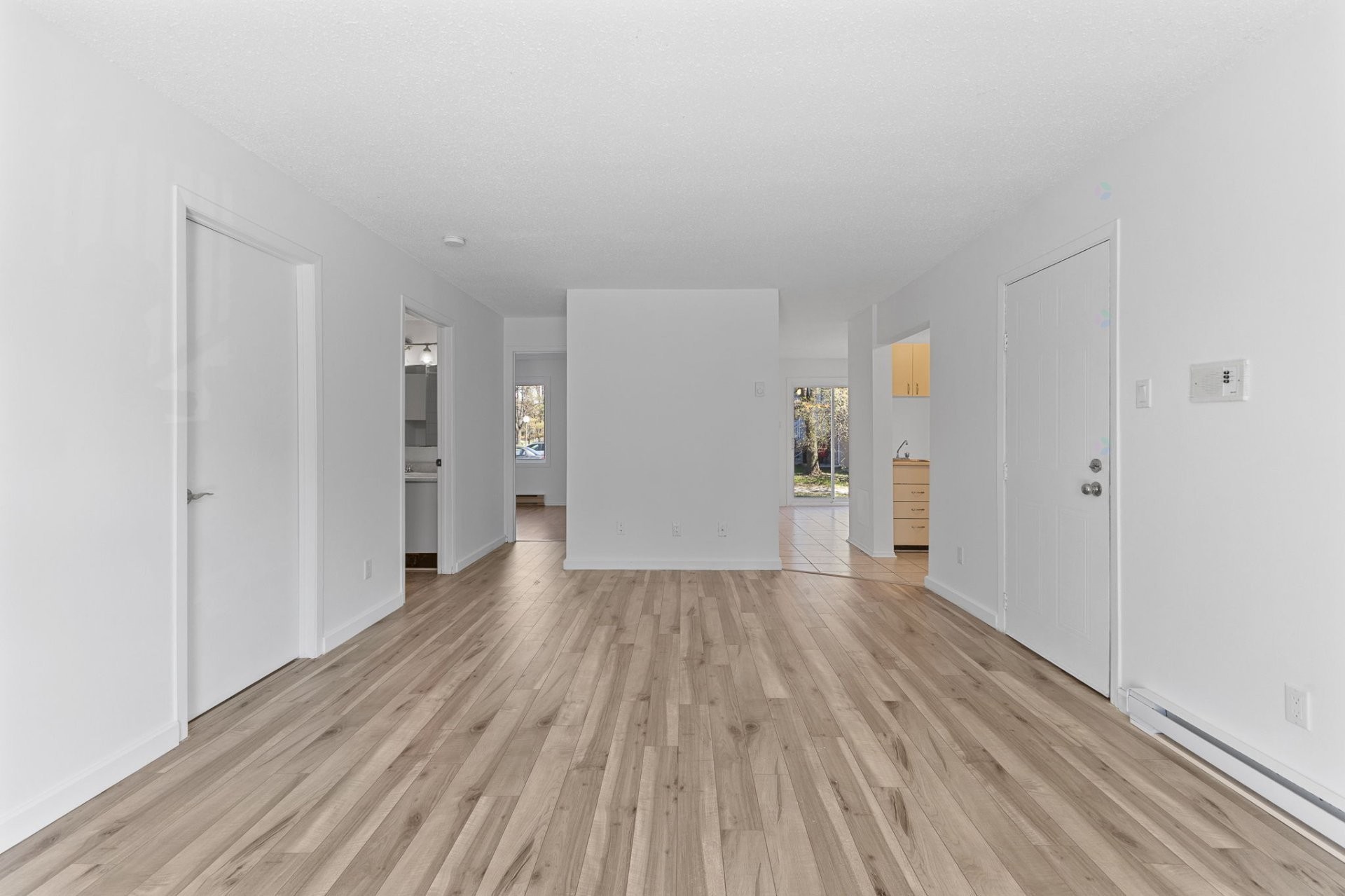 









387


Boul. St-Raymond

,
Gatineau (Hull),




QC
J9A1X3

