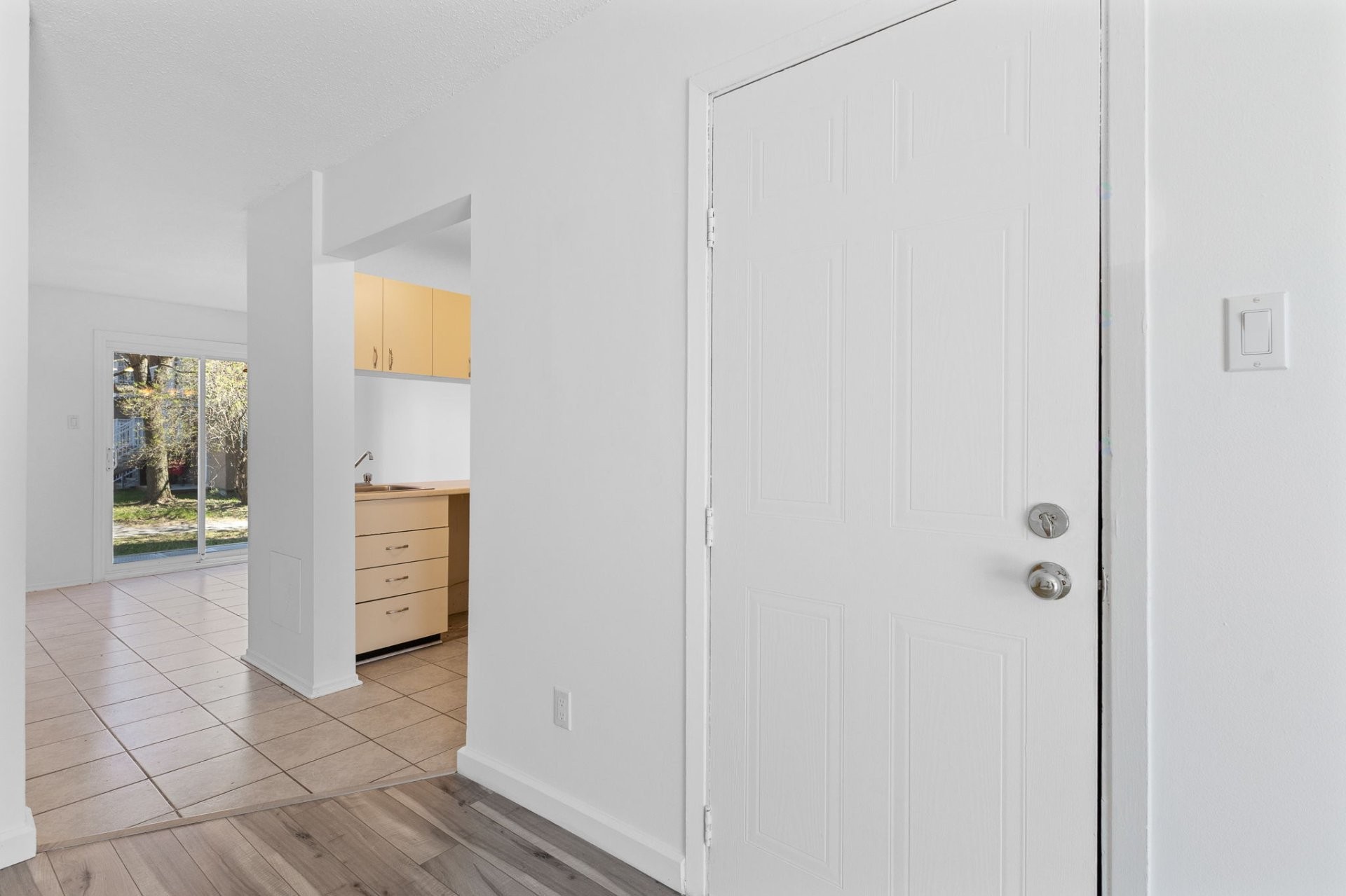 









387


Boul. St-Raymond

,
Gatineau (Hull),




QC
J9A1X3

