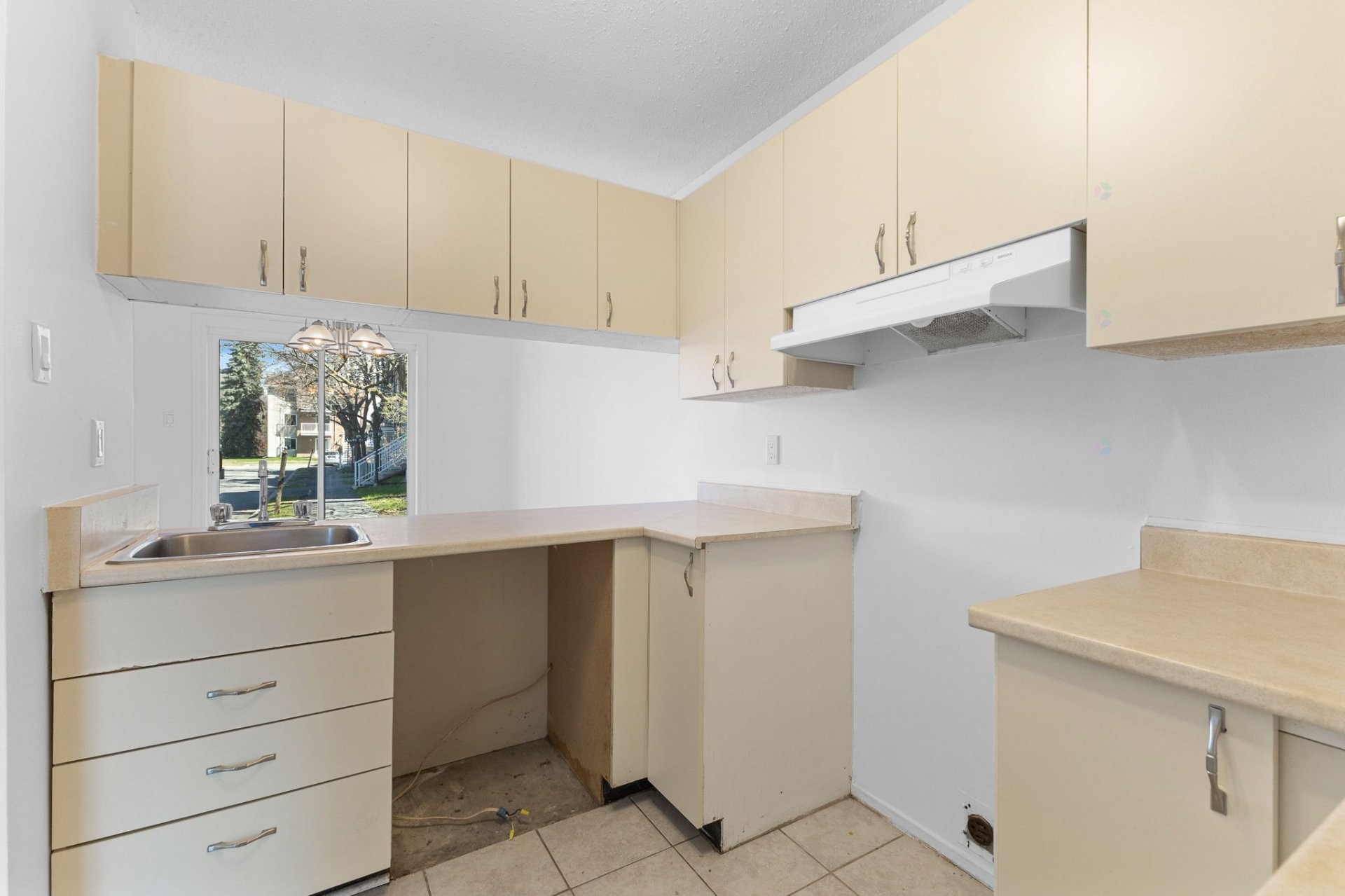 









387


Boul. St-Raymond

,
Gatineau (Hull),




QC
J9A1X3

