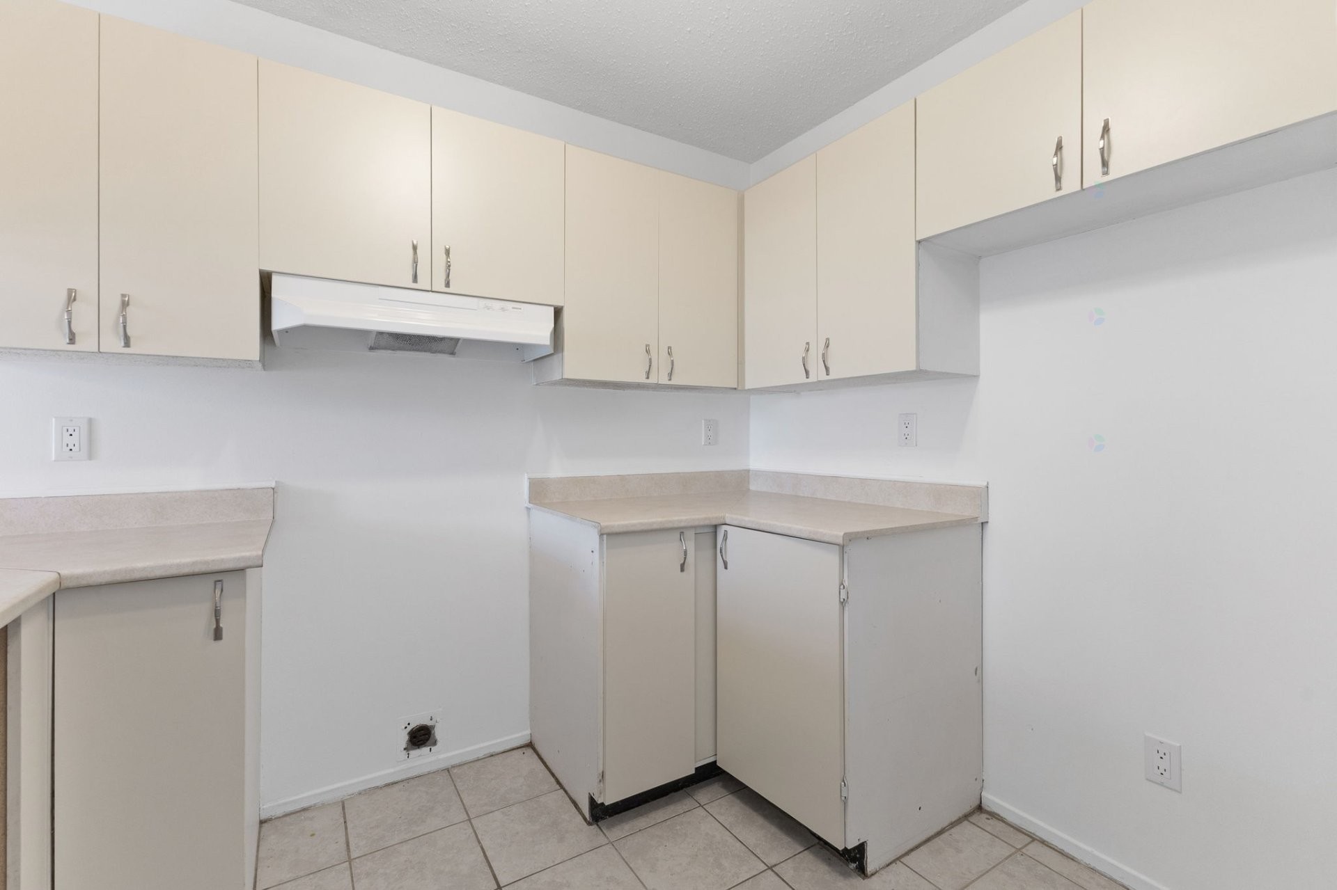 









387


Boul. St-Raymond

,
Gatineau (Hull),




QC
J9A1X3

