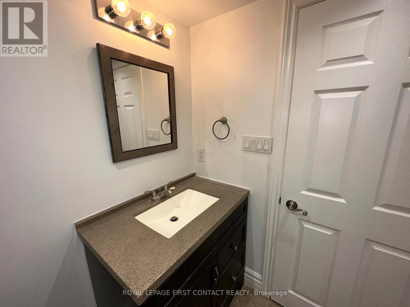 












560 HEMAN STREET

,
Newmarket,




Ontario
L3Y2Z3

