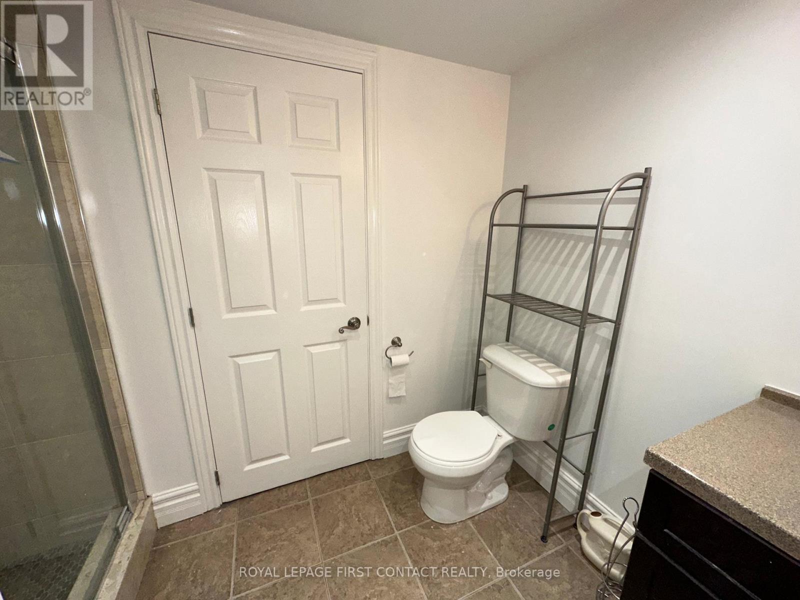 












560 HEMAN STREET

,
Newmarket,




Ontario
L3Y2Z3

