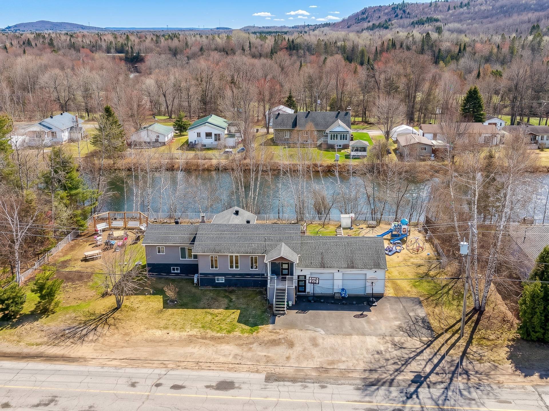 









270


Ch. des Bouleaux

,
Shawinigan,




QC
G9R1S8

