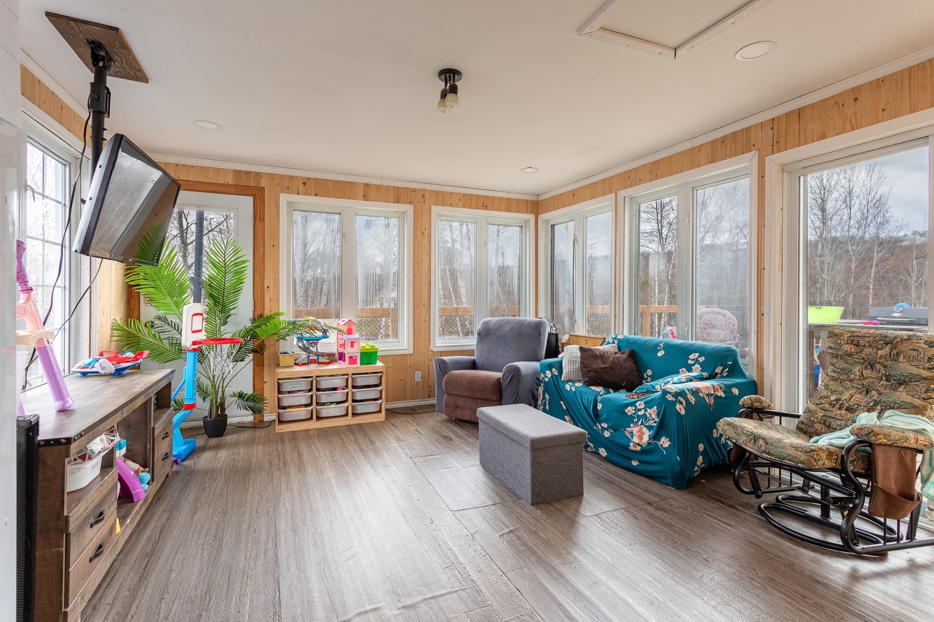 









270


Ch. des Bouleaux

,
Shawinigan,




QC
G9R1S8

