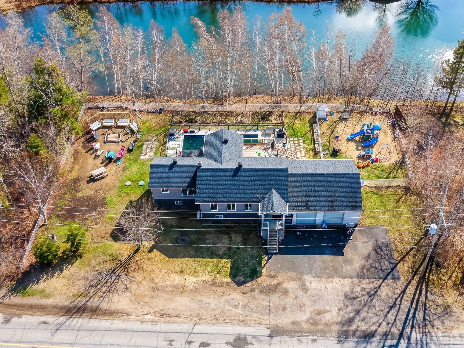 









270


Ch. des Bouleaux

,
Shawinigan,




QC
G9R1S8

