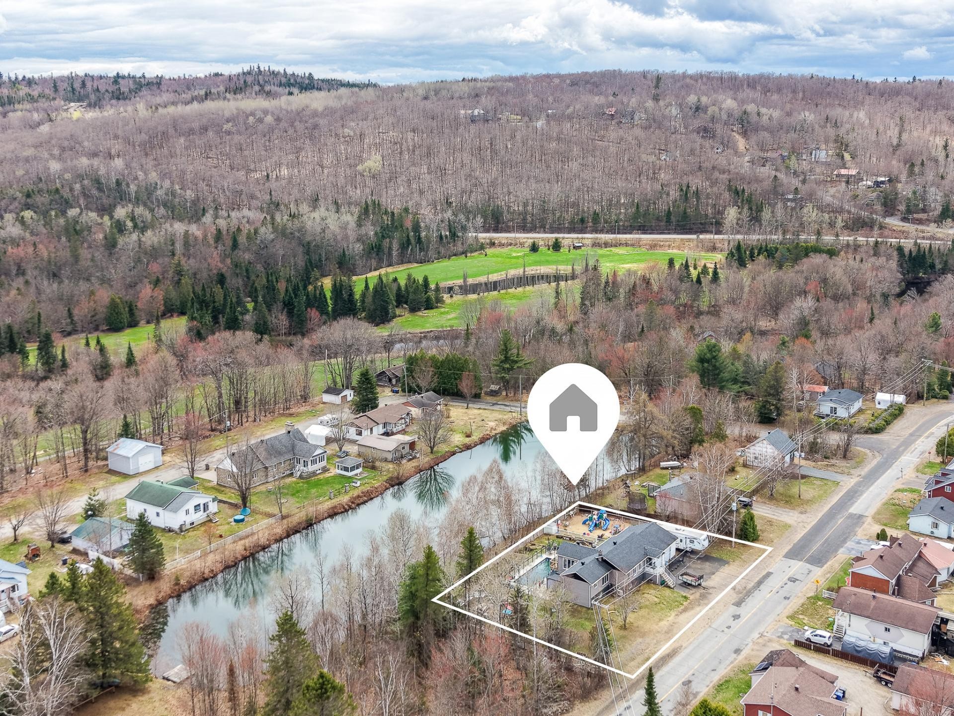 









270


Ch. des Bouleaux

,
Shawinigan,




QC
G9R1S8

