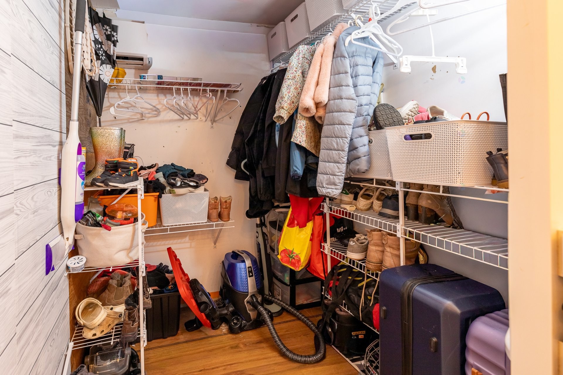 









270


Ch. des Bouleaux

,
Shawinigan,




QC
G9R1S8

