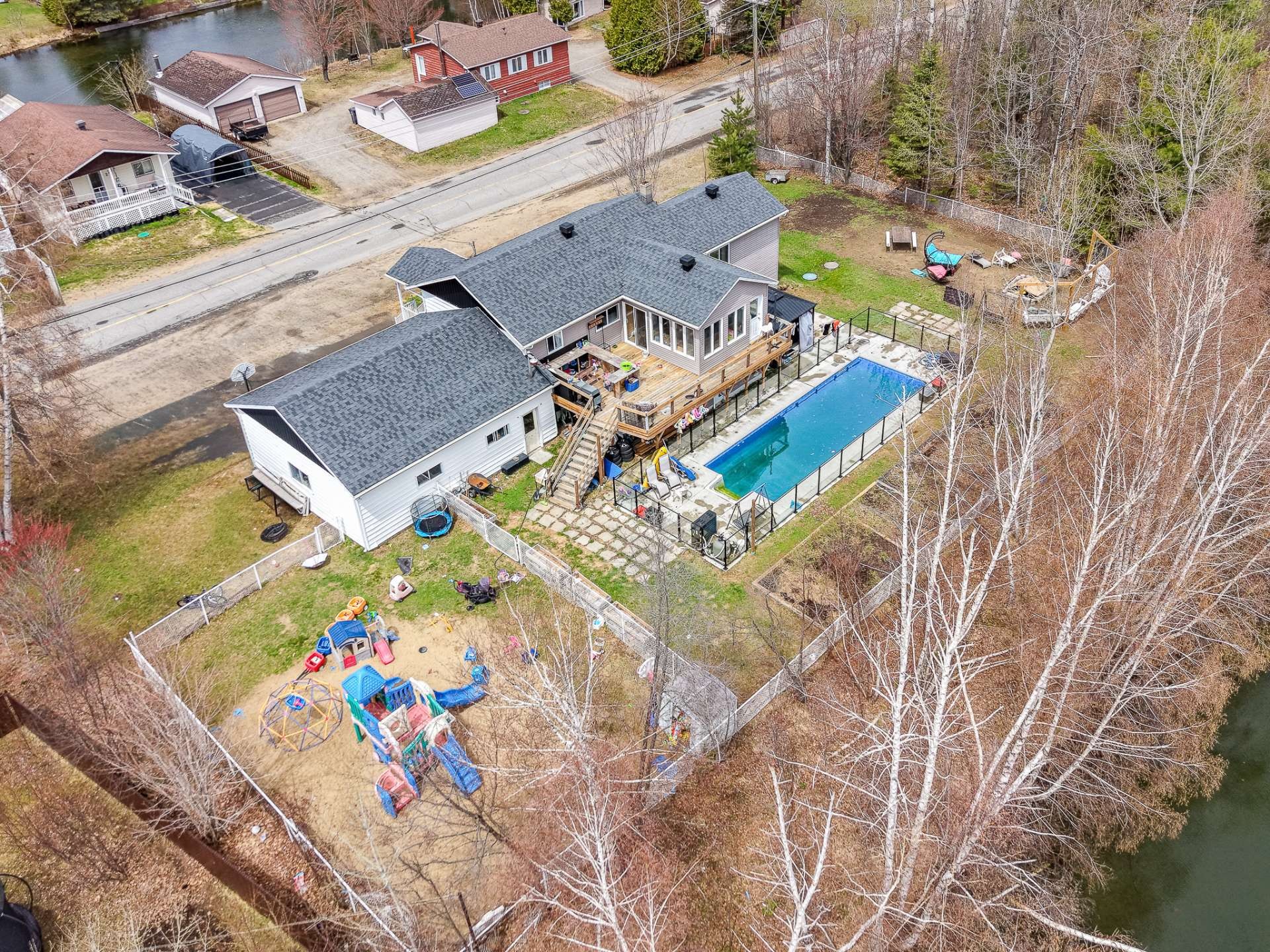 









270


Ch. des Bouleaux

,
Shawinigan,




QC
G9R1S8

