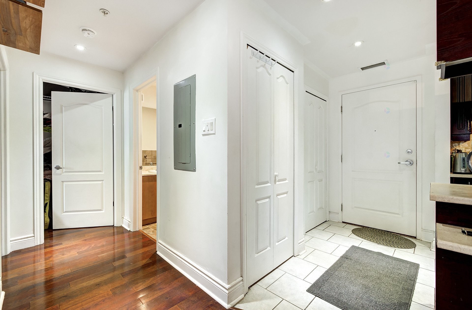 









995


Boul. Jules-Poitras

, 210,
Montréal (Saint-Laurent),




QC
H4N3M2

