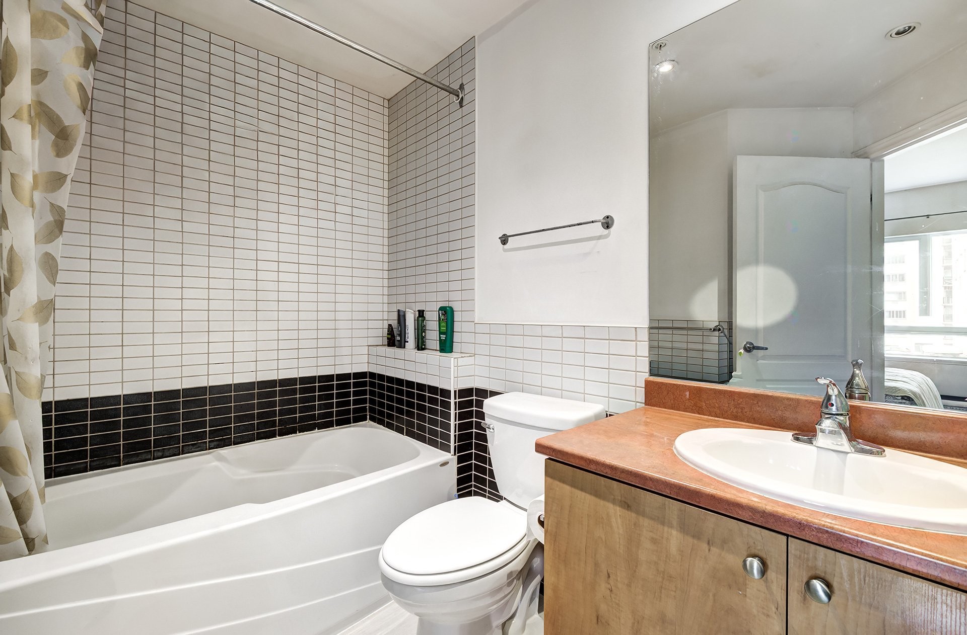 









995


Boul. Jules-Poitras

, 210,
Montréal (Saint-Laurent),




QC
H4N3M2

