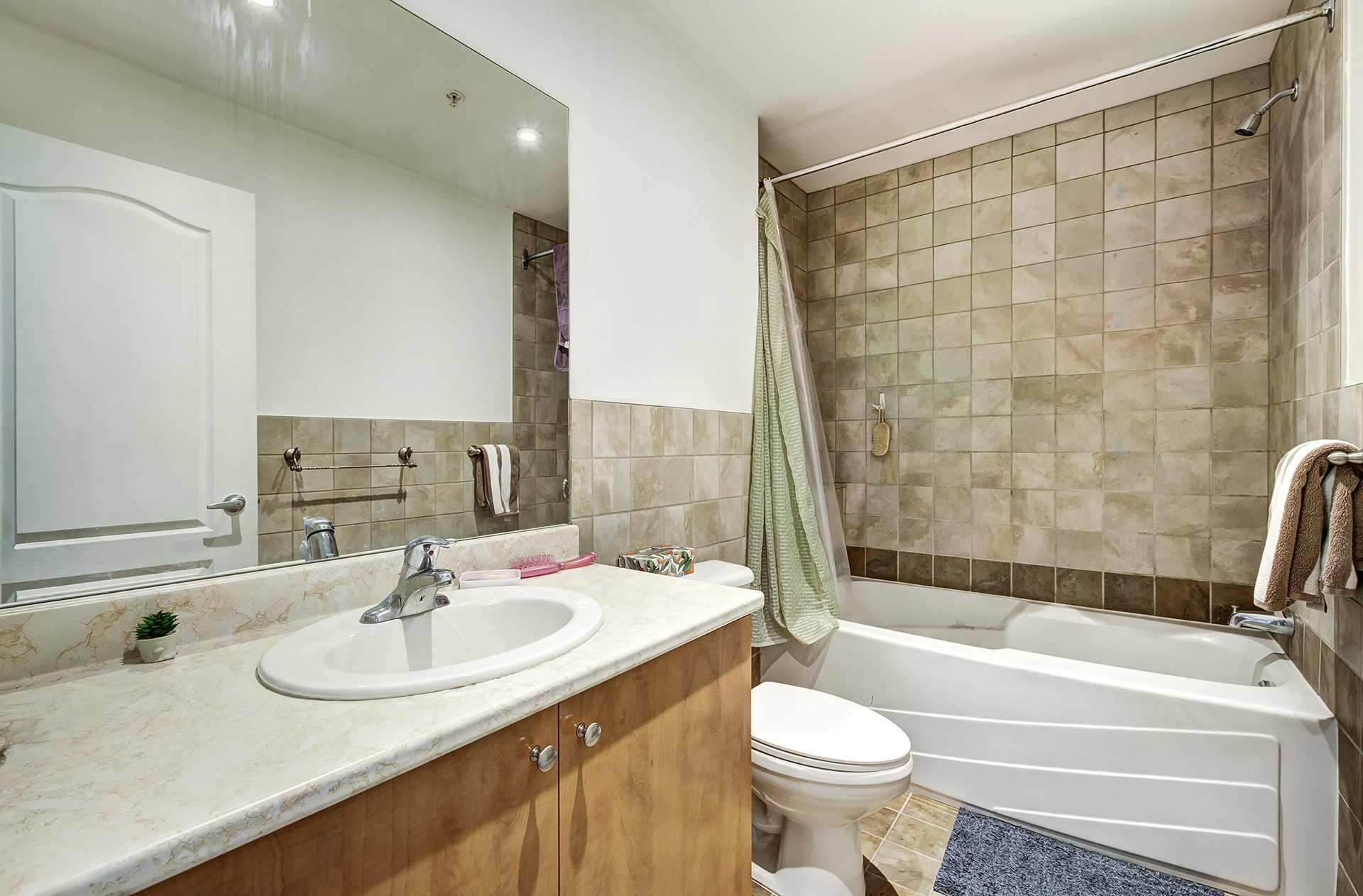 









995


Boul. Jules-Poitras

, 210,
Montréal (Saint-Laurent),




QC
H4N3M2

