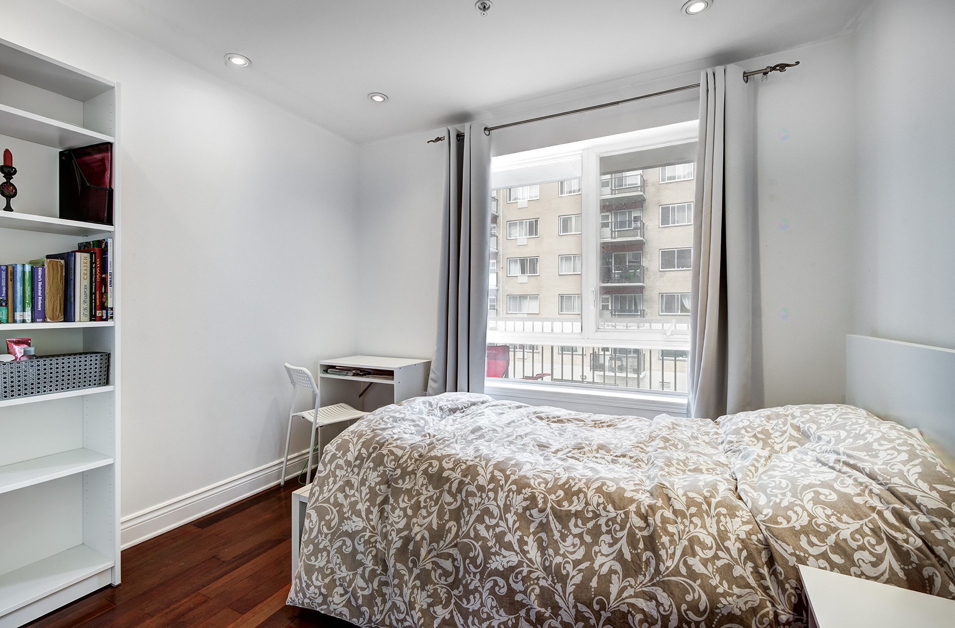 









995


Boul. Jules-Poitras

, 210,
Montréal (Saint-Laurent),




QC
H4N3M2


