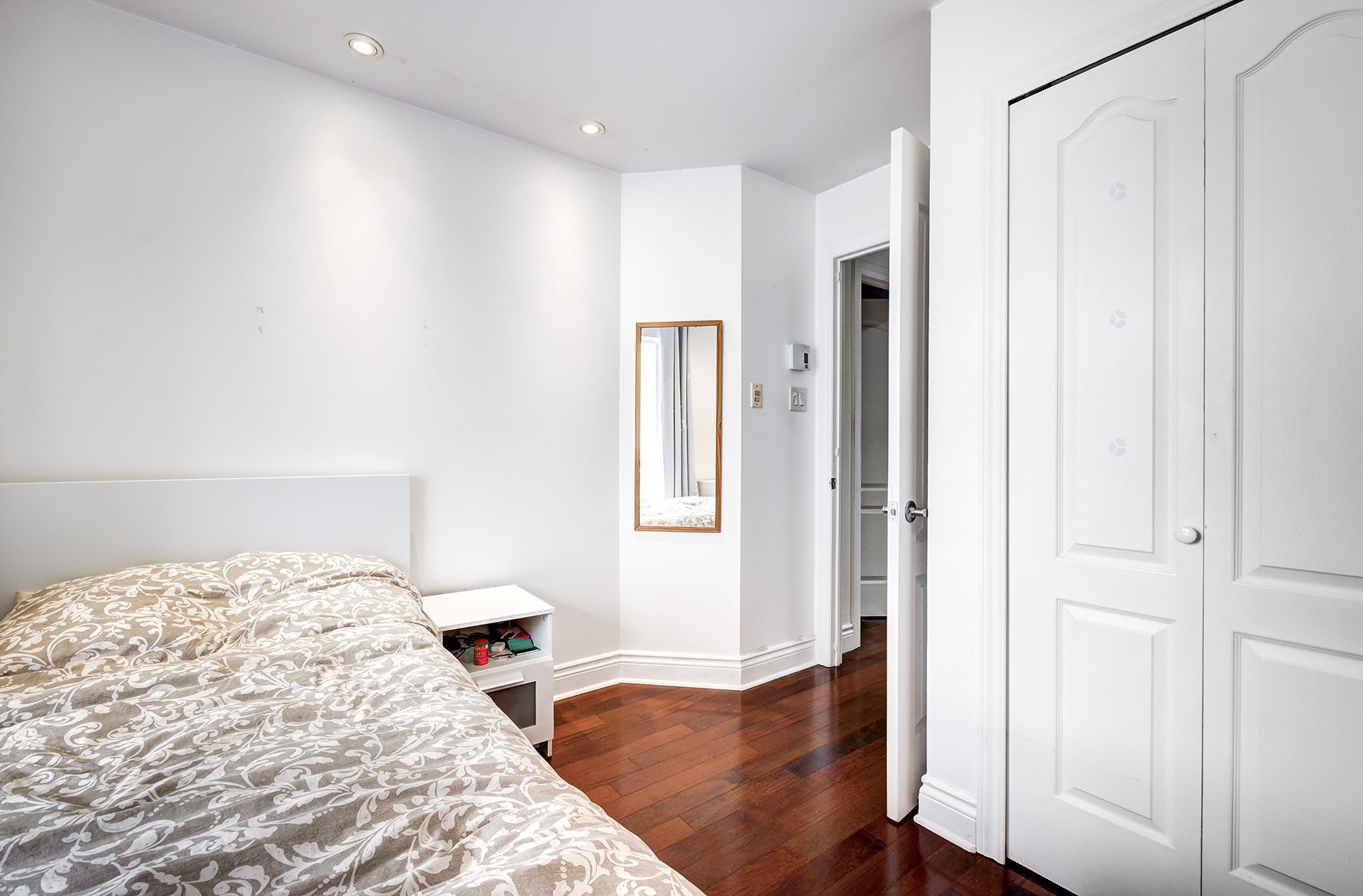 









995


Boul. Jules-Poitras

, 210,
Montréal (Saint-Laurent),




QC
H4N3M2


