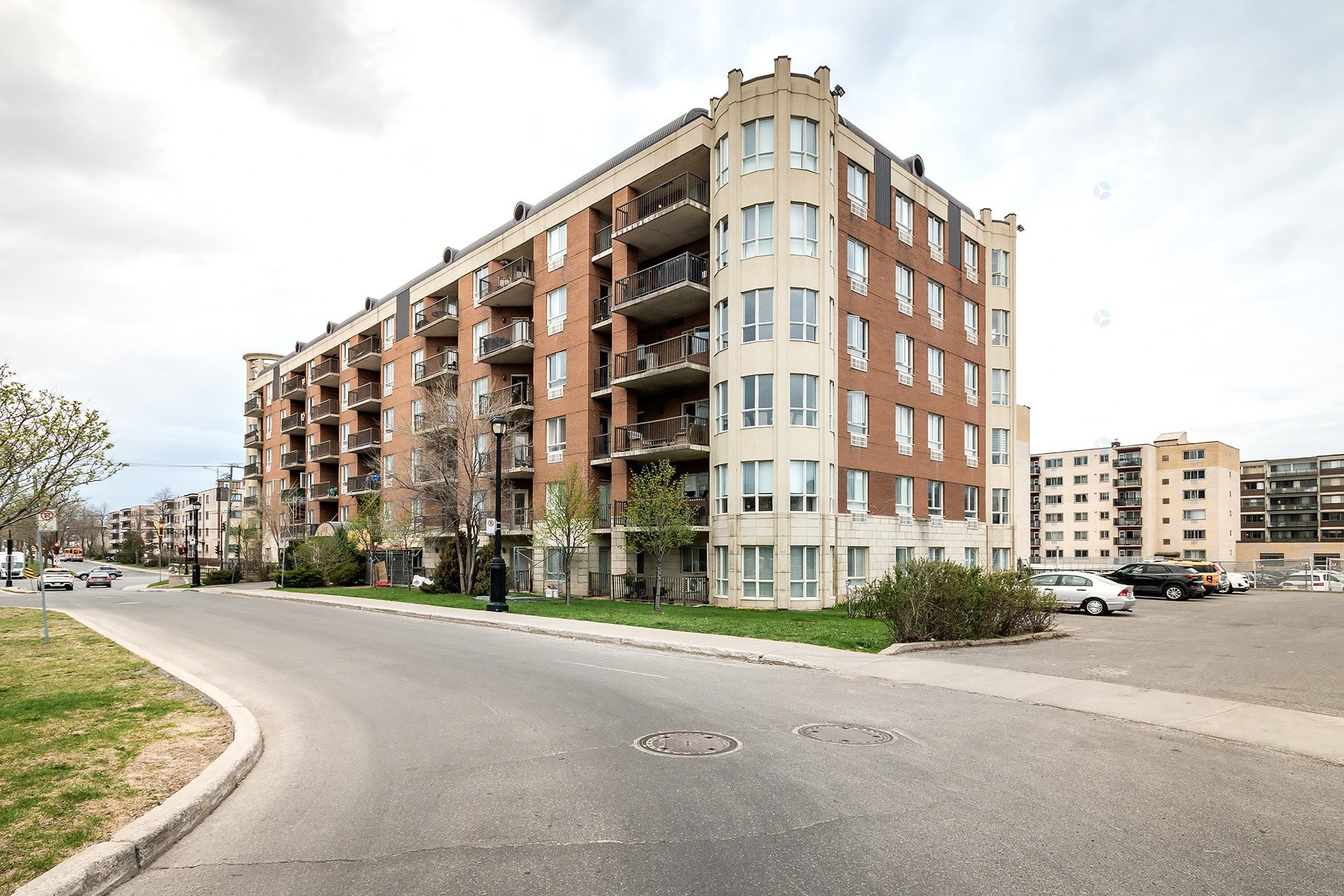 









995


Boul. Jules-Poitras

, 210,
Montréal (Saint-Laurent),




QC
H4N3M2

