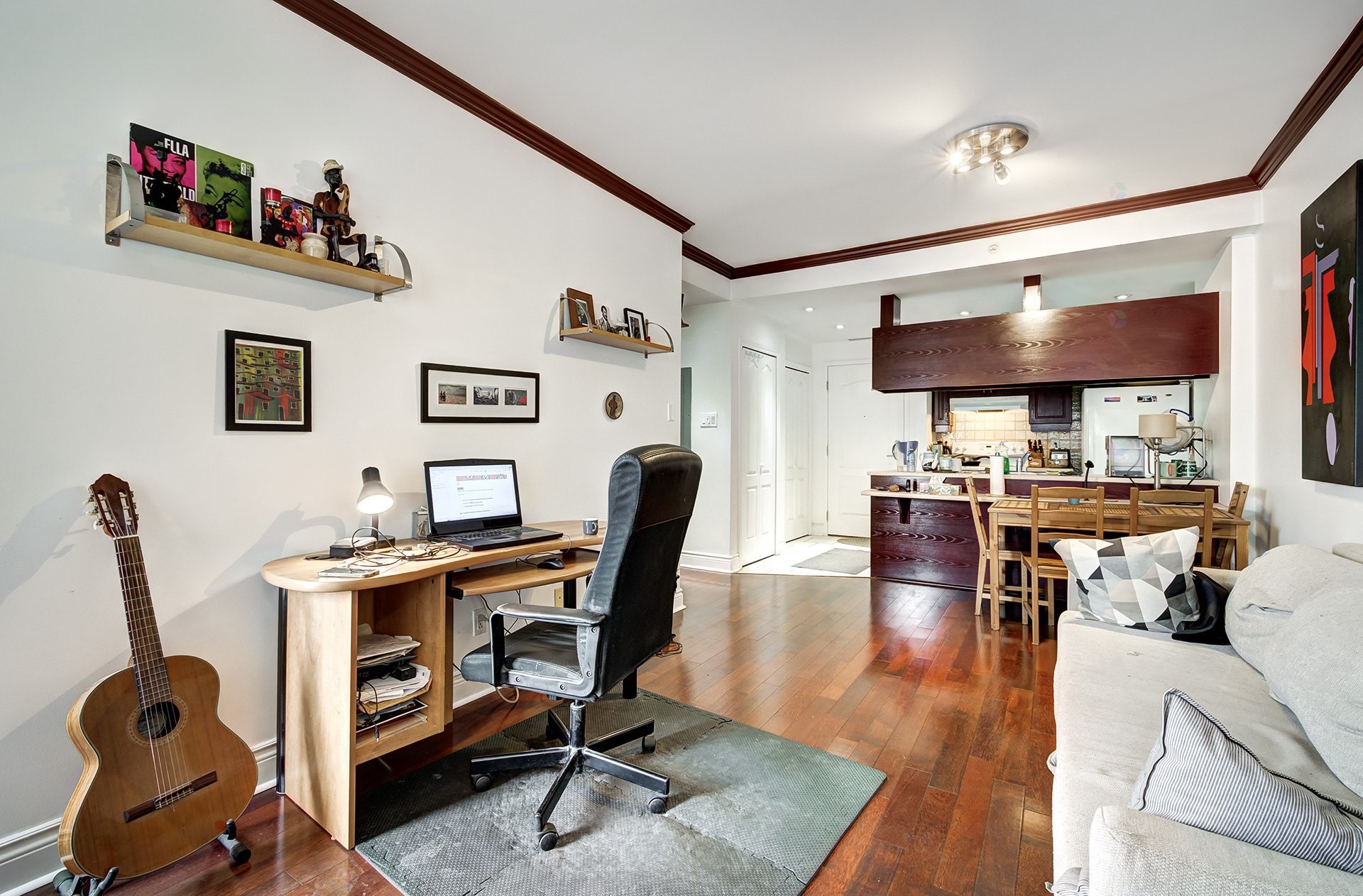 









995


Boul. Jules-Poitras

, 210,
Montréal (Saint-Laurent),




QC
H4N3M2

