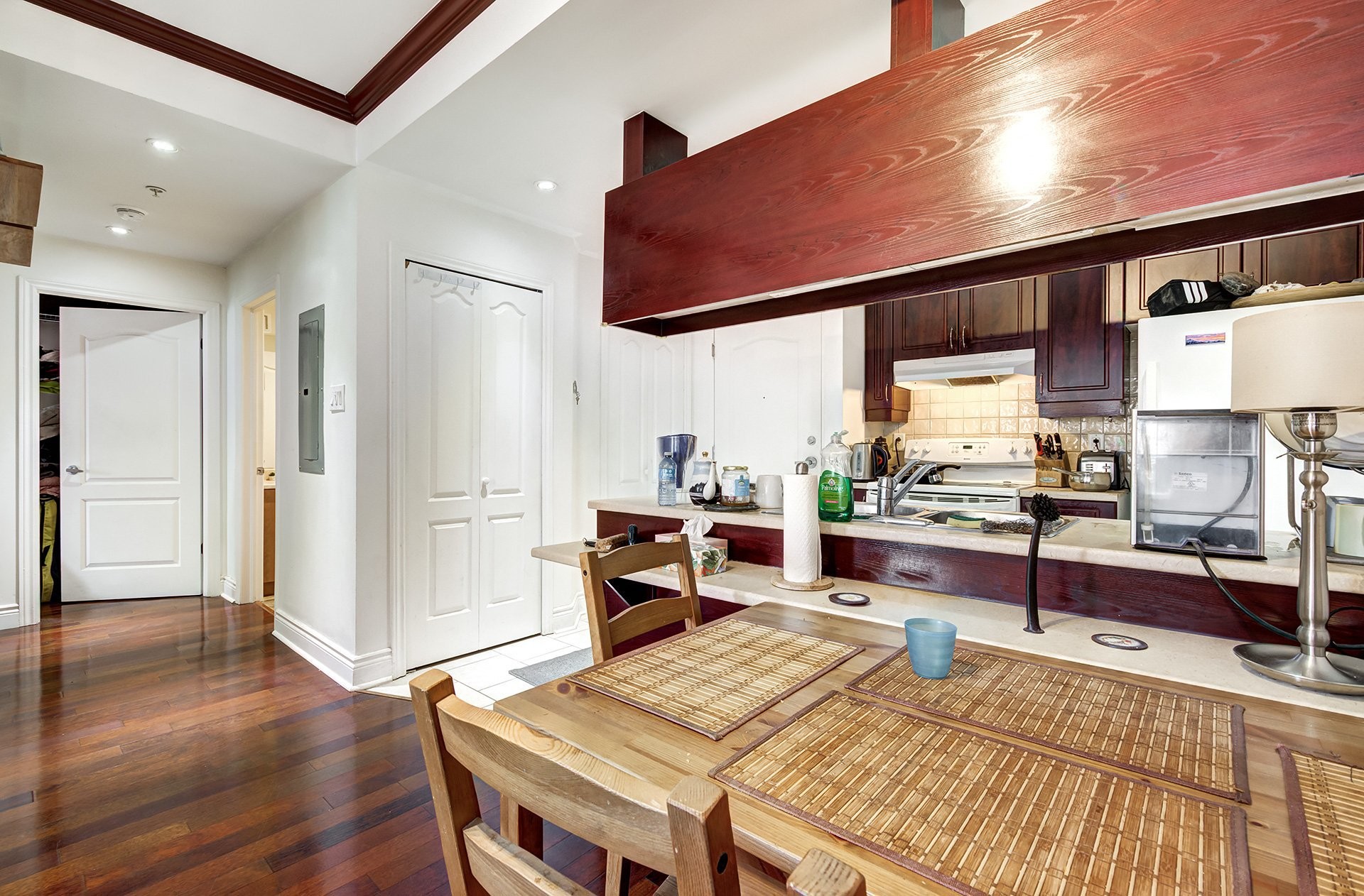 









995


Boul. Jules-Poitras

, 210,
Montréal (Saint-Laurent),




QC
H4N3M2


