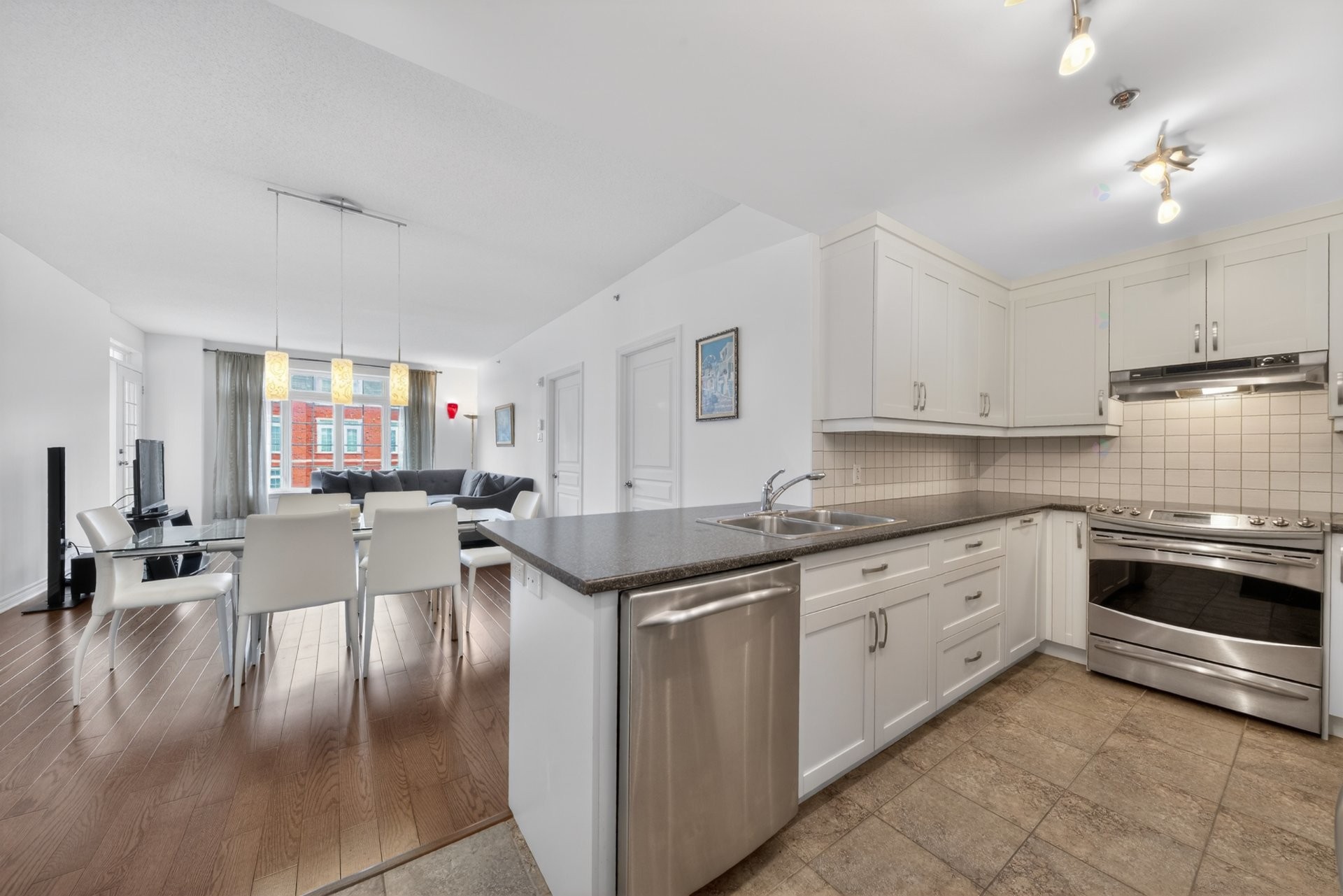 









2435


Rue des Nations

, 305,
Montréal (Saint-Laurent),




QC
H4R0G8

