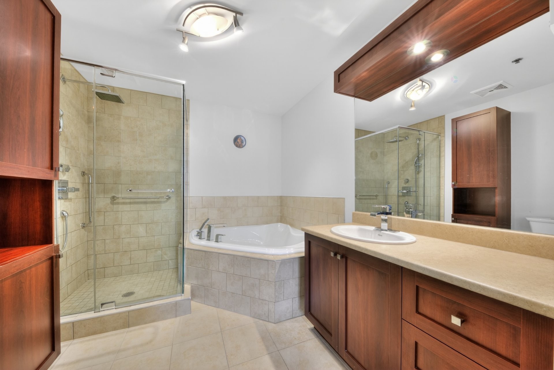 









2435


Rue des Nations

, 305,
Montréal (Saint-Laurent),




QC
H4R0G8

