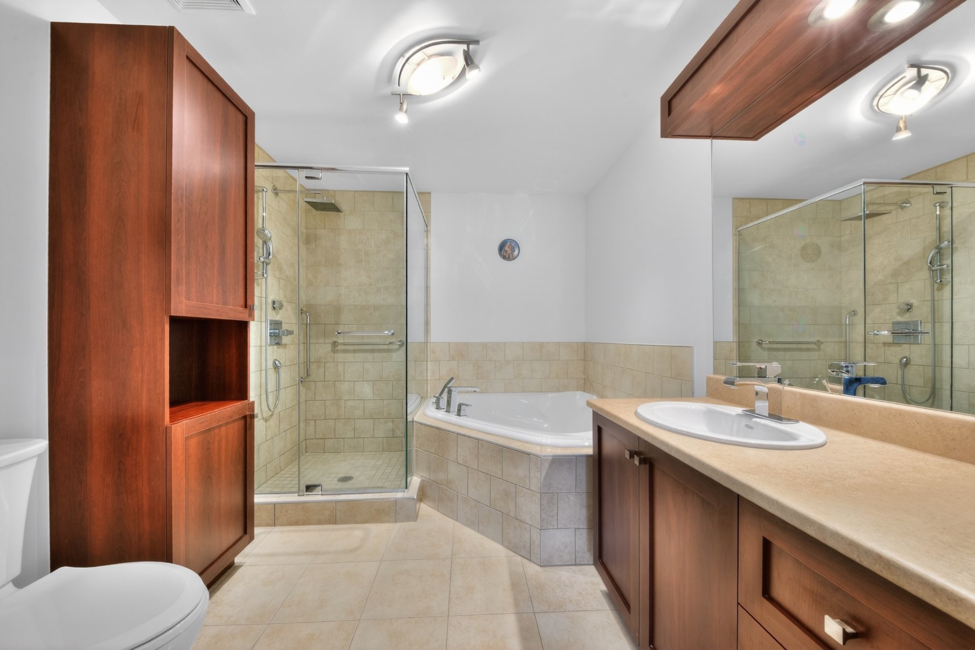 









2435


Rue des Nations

, 305,
Montréal (Saint-Laurent),




QC
H4R0G8

