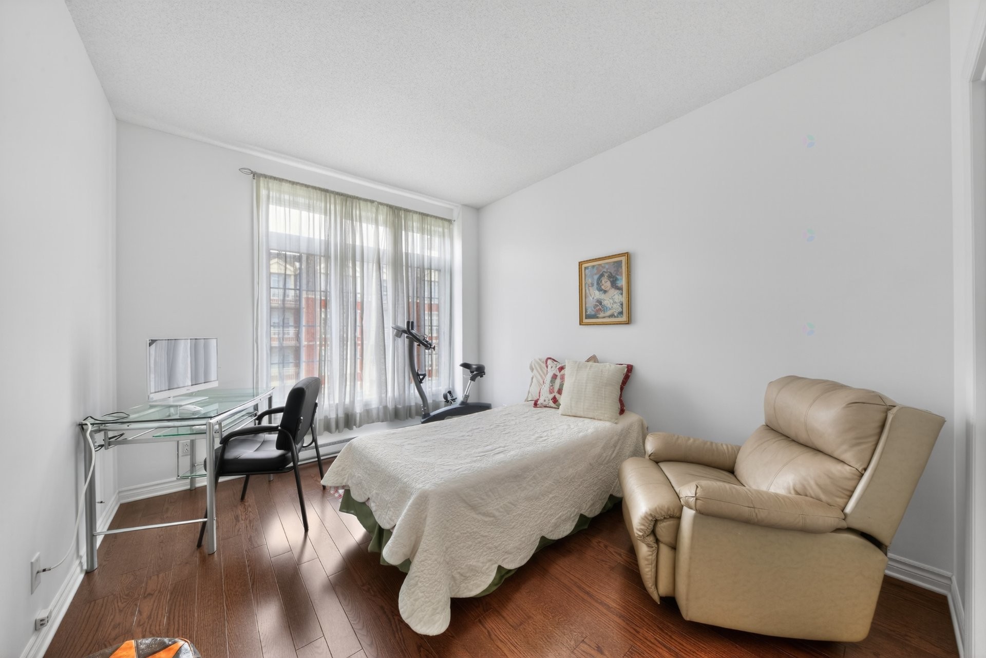 









2435


Rue des Nations

, 305,
Montréal (Saint-Laurent),




QC
H4R0G8

