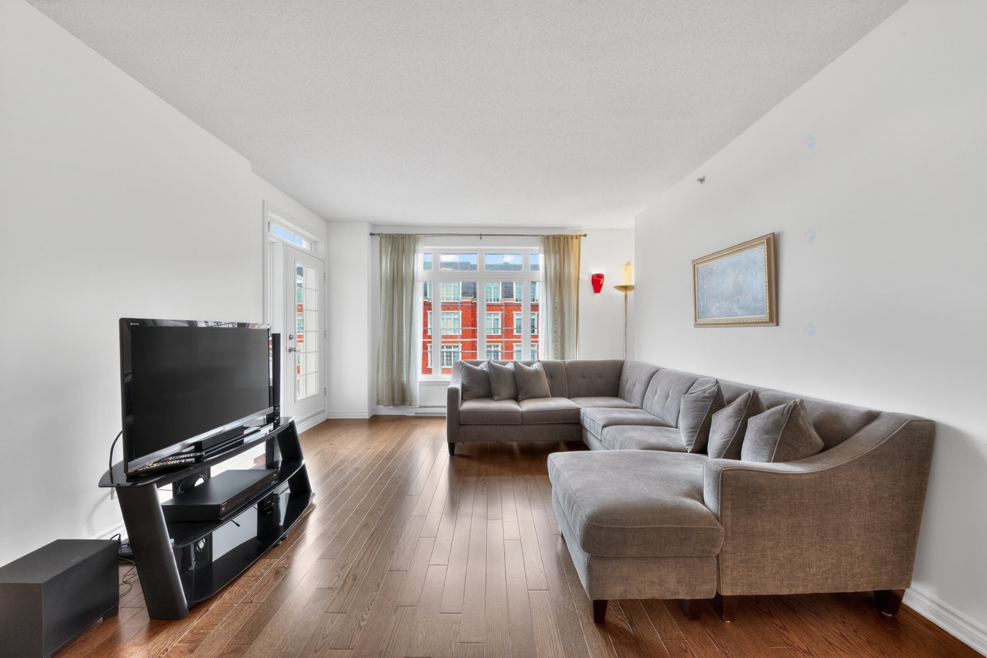 









2435


Rue des Nations

, 305,
Montréal (Saint-Laurent),




QC
H4R0G8

