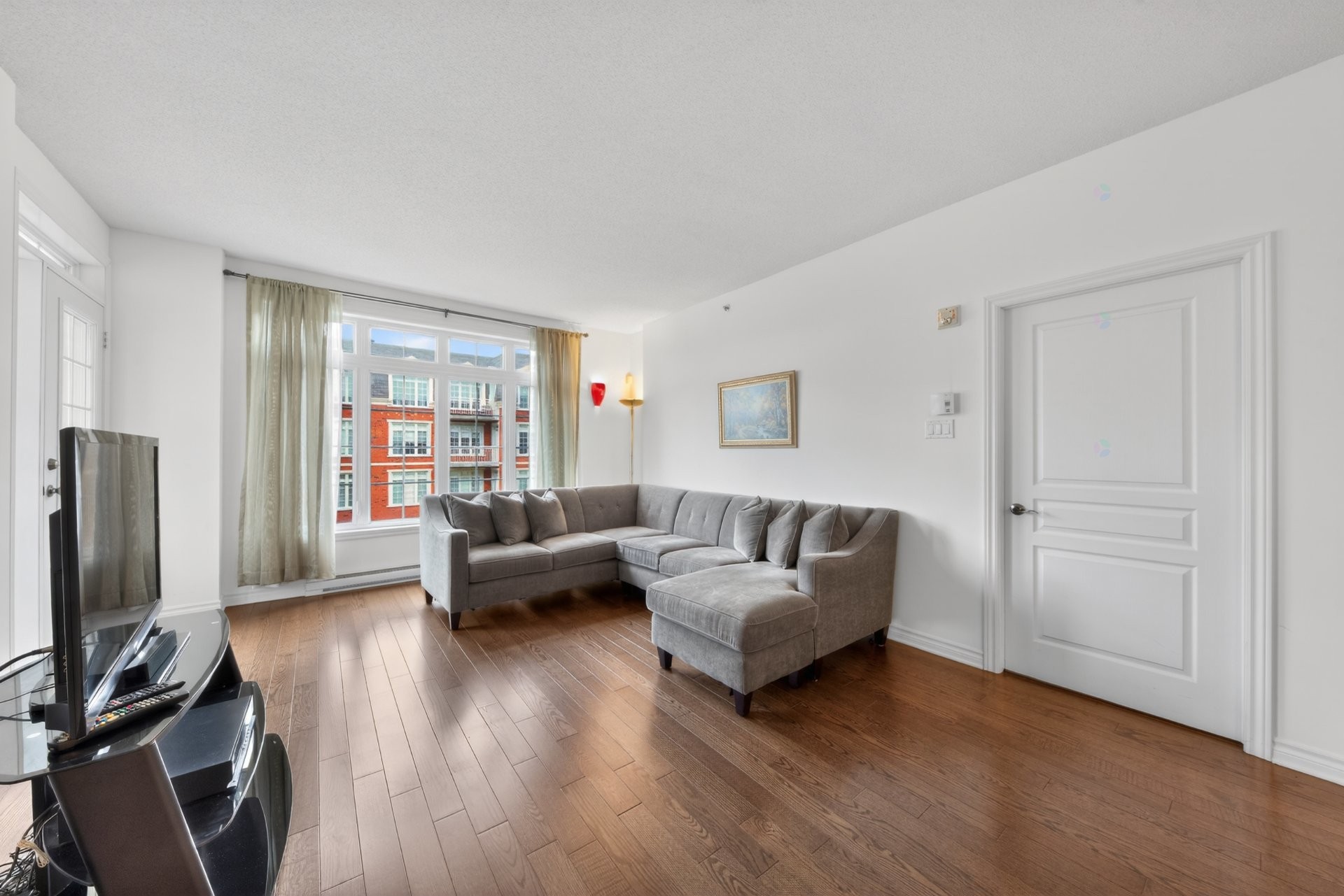 









2435


Rue des Nations

, 305,
Montréal (Saint-Laurent),




QC
H4R0G8

