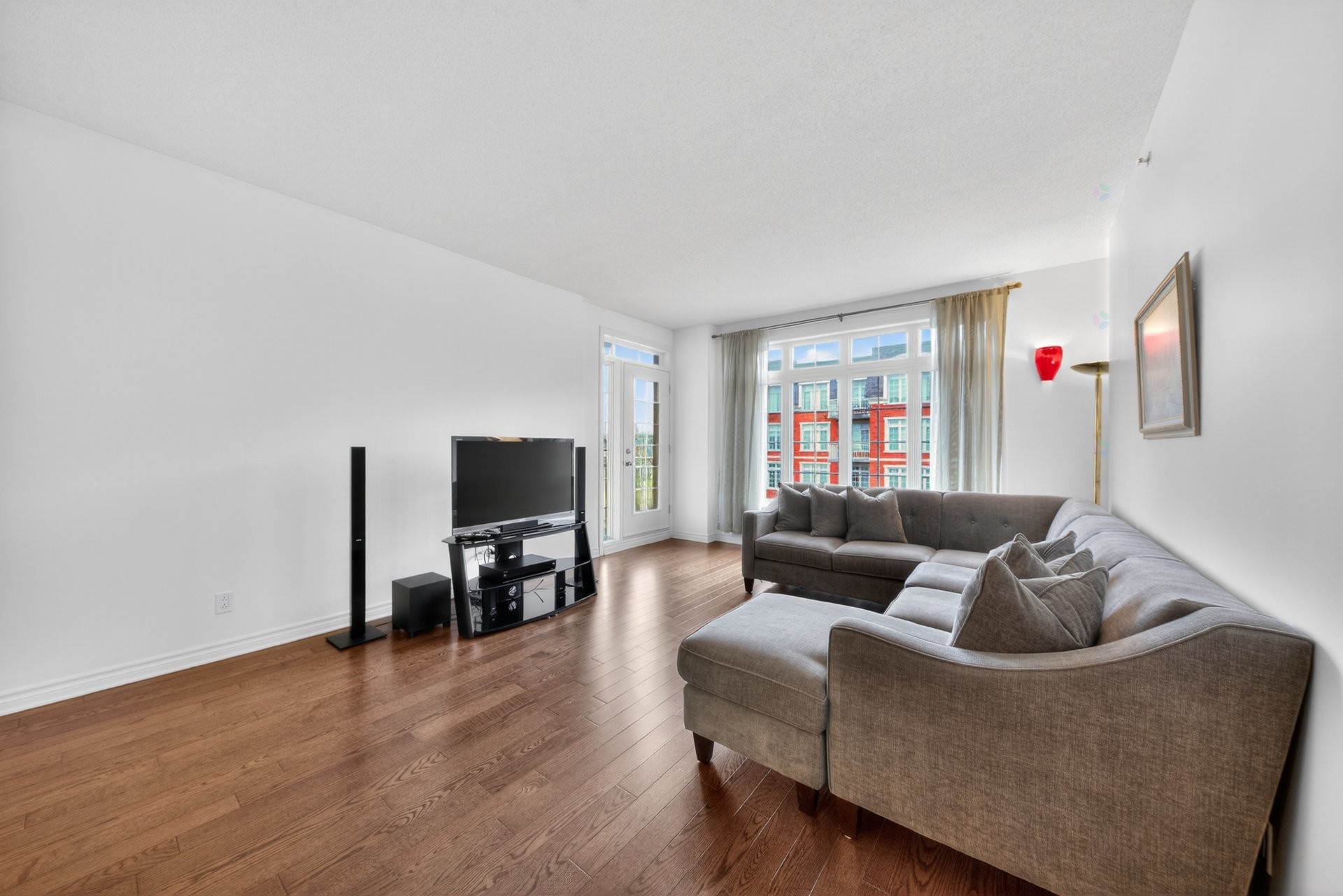 









2435


Rue des Nations

, 305,
Montréal (Saint-Laurent),




QC
H4R0G8

