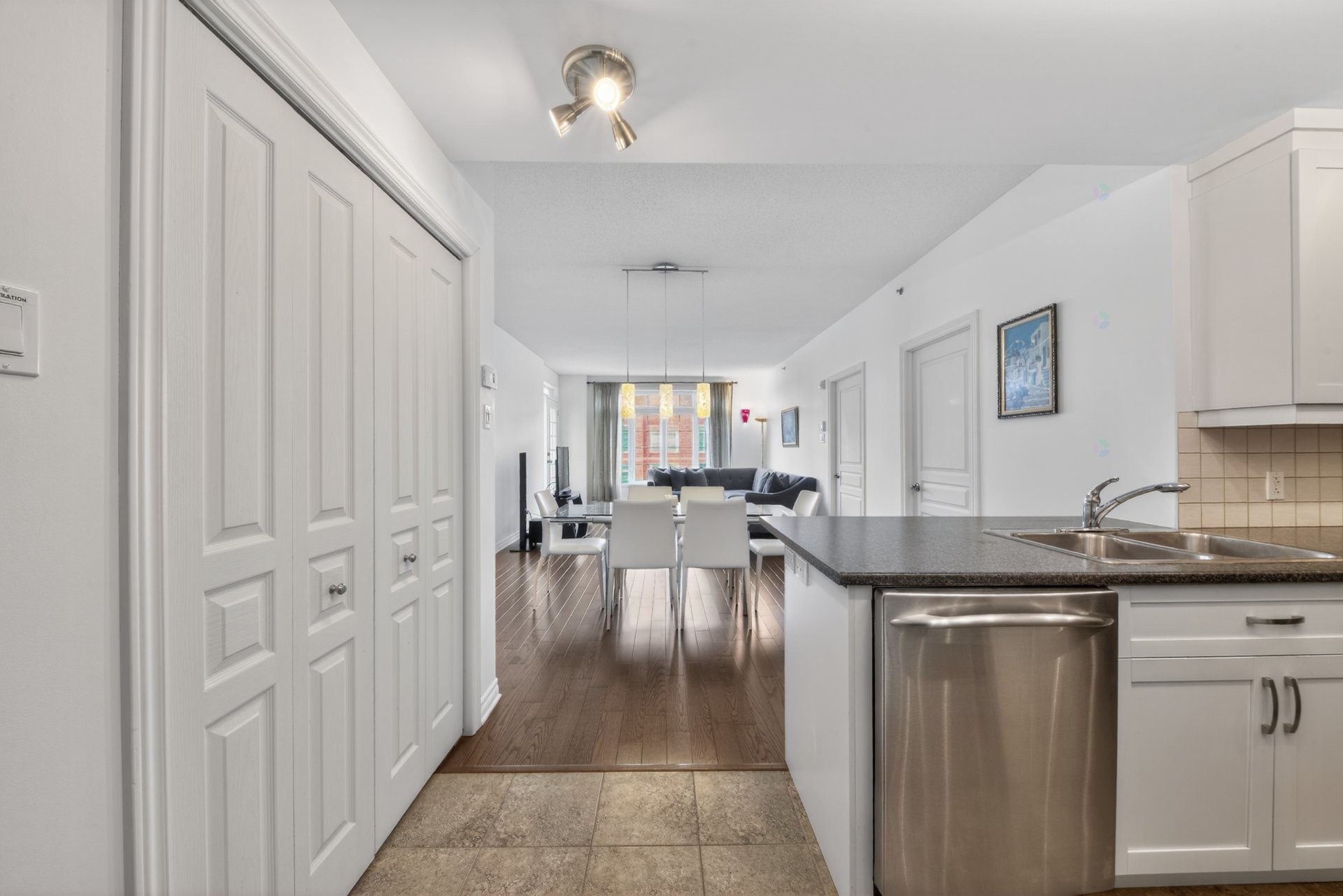 









2435


Rue des Nations

, 305,
Montréal (Saint-Laurent),




QC
H4R0G8

