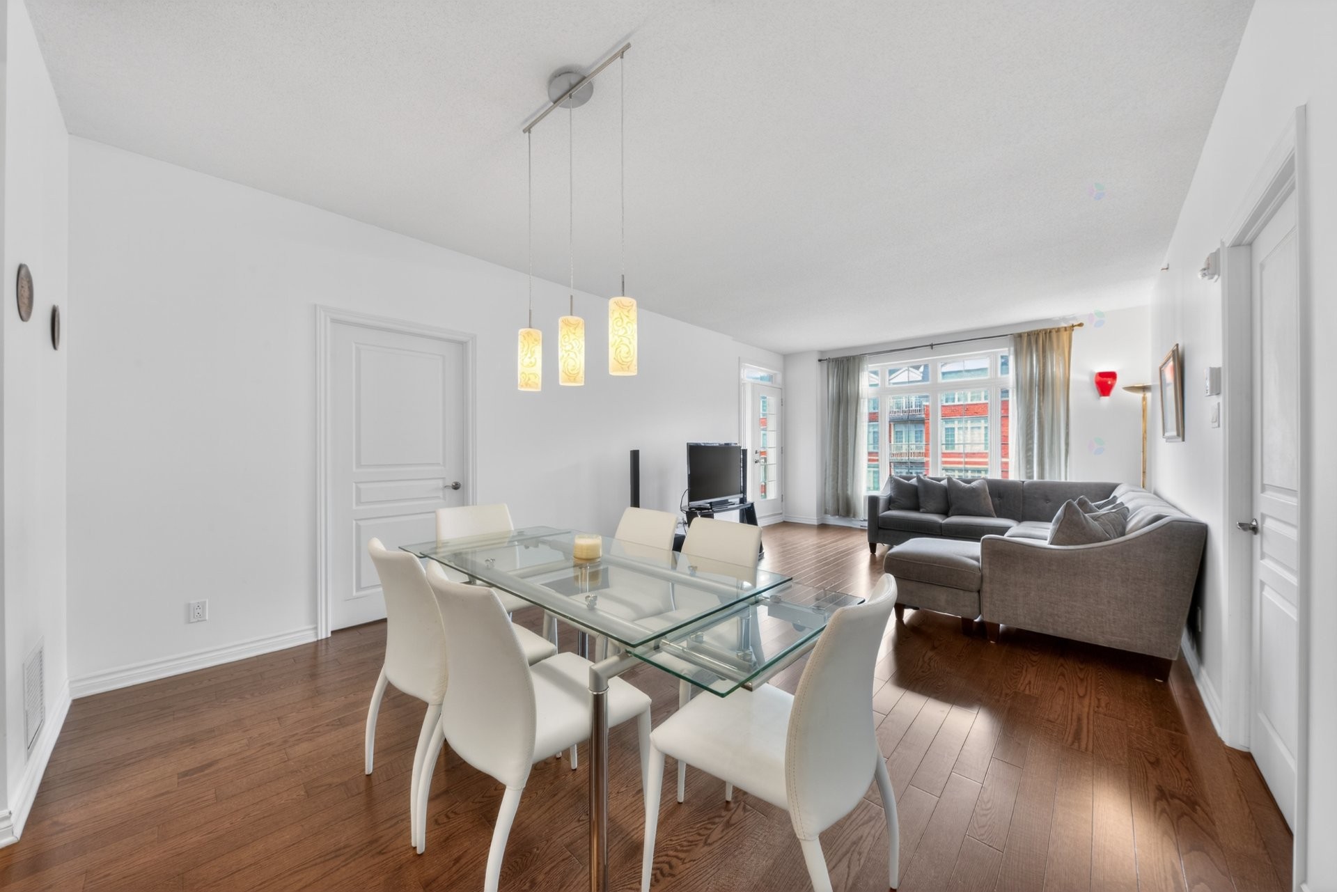 









2435


Rue des Nations

, 305,
Montréal (Saint-Laurent),




QC
H4R0G8

